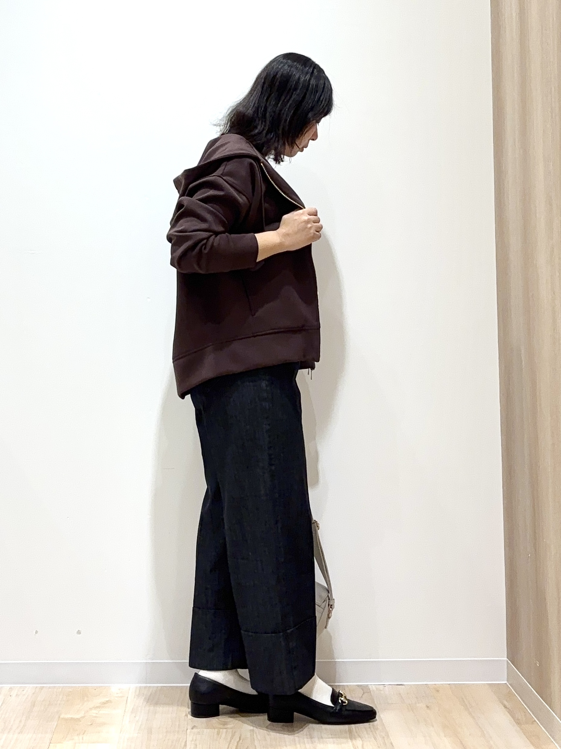 miraiさんの「grove｜【きれいめに着こなせる】大人のダンボールフードパーカ」を使ったコーディネート