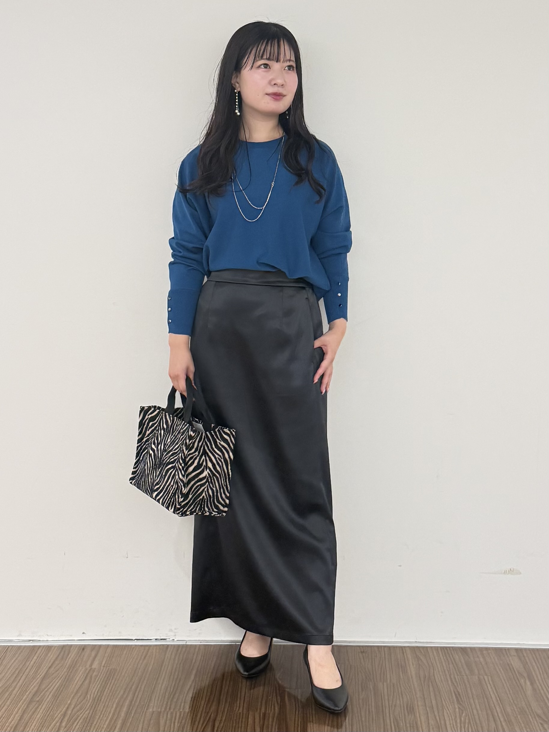 いくみさんの「INDIVI｜【選べる6色／ストレッチ◎】きれいめドルマンスリーブニット」を使ったコーディネート
