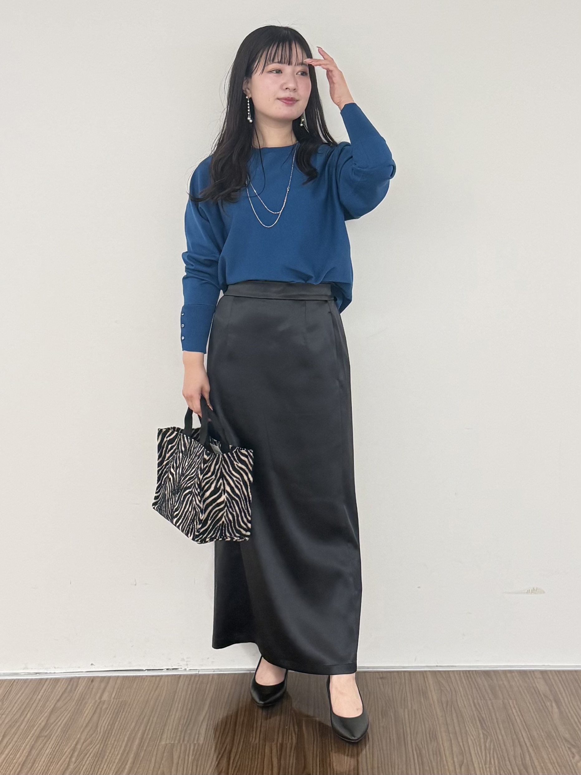 いくみさんの「INDIVI｜【選べる6色／ストレッチ◎】きれいめドルマンスリーブニット」を使ったコーディネート