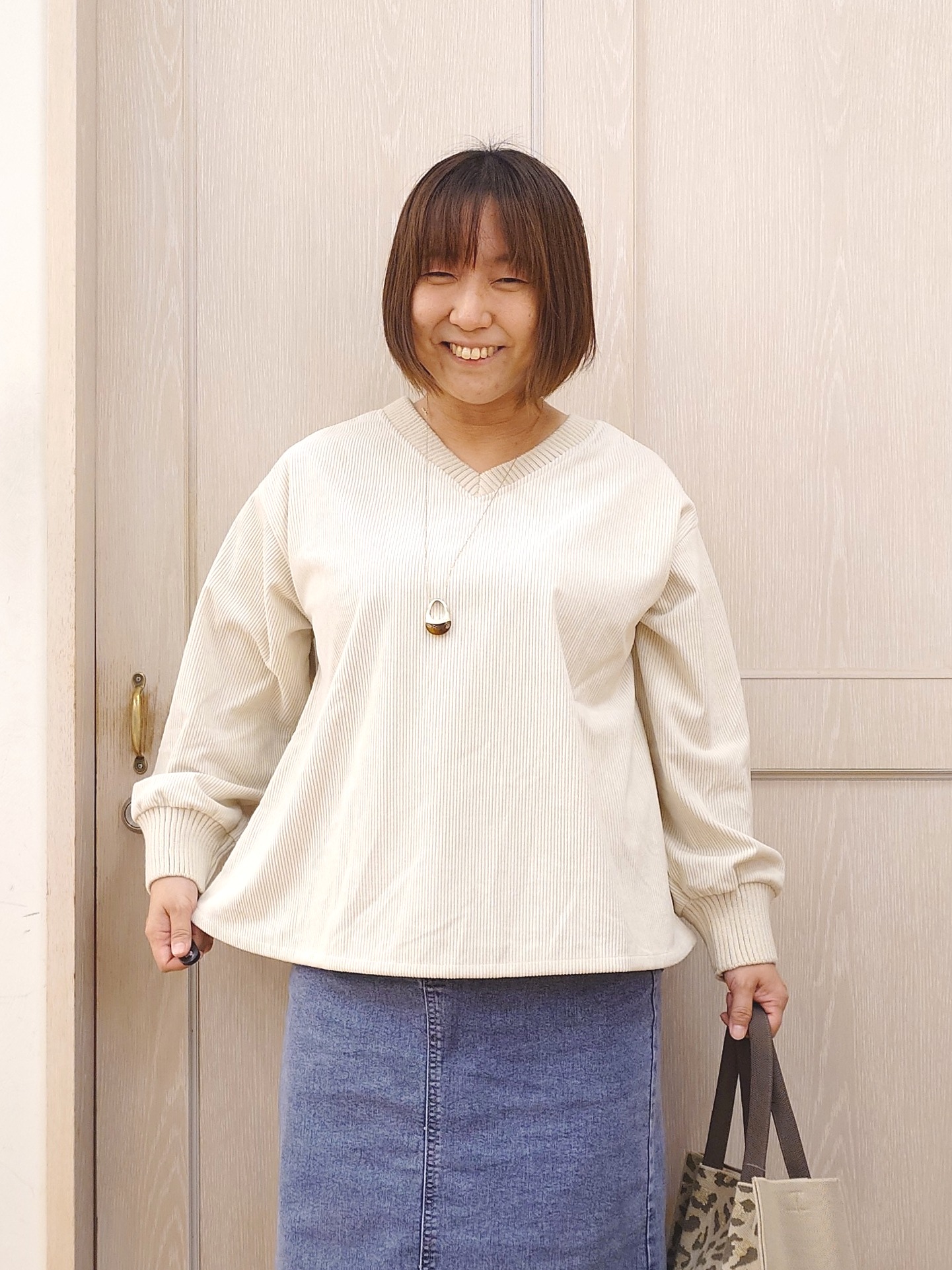 とろろさんの「SHOO･LA･RUE｜【S-LL/洗濯機可/前後2WAY】大人カジュアルにきまる コーデュロイトップス」を使ったコーディネート