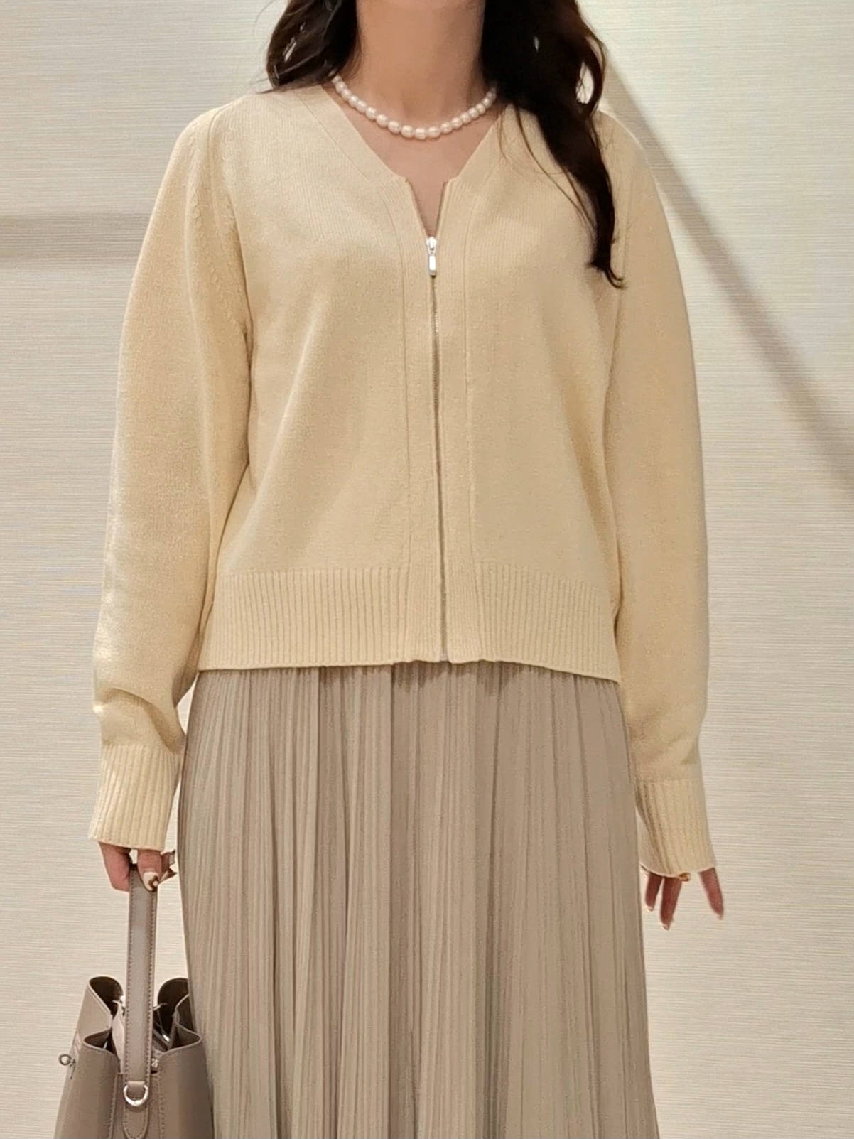 YuKaRiさんの「UNTITLED｜【店頭人気！】杢調ジップカーディガン」を使ったコーディネート