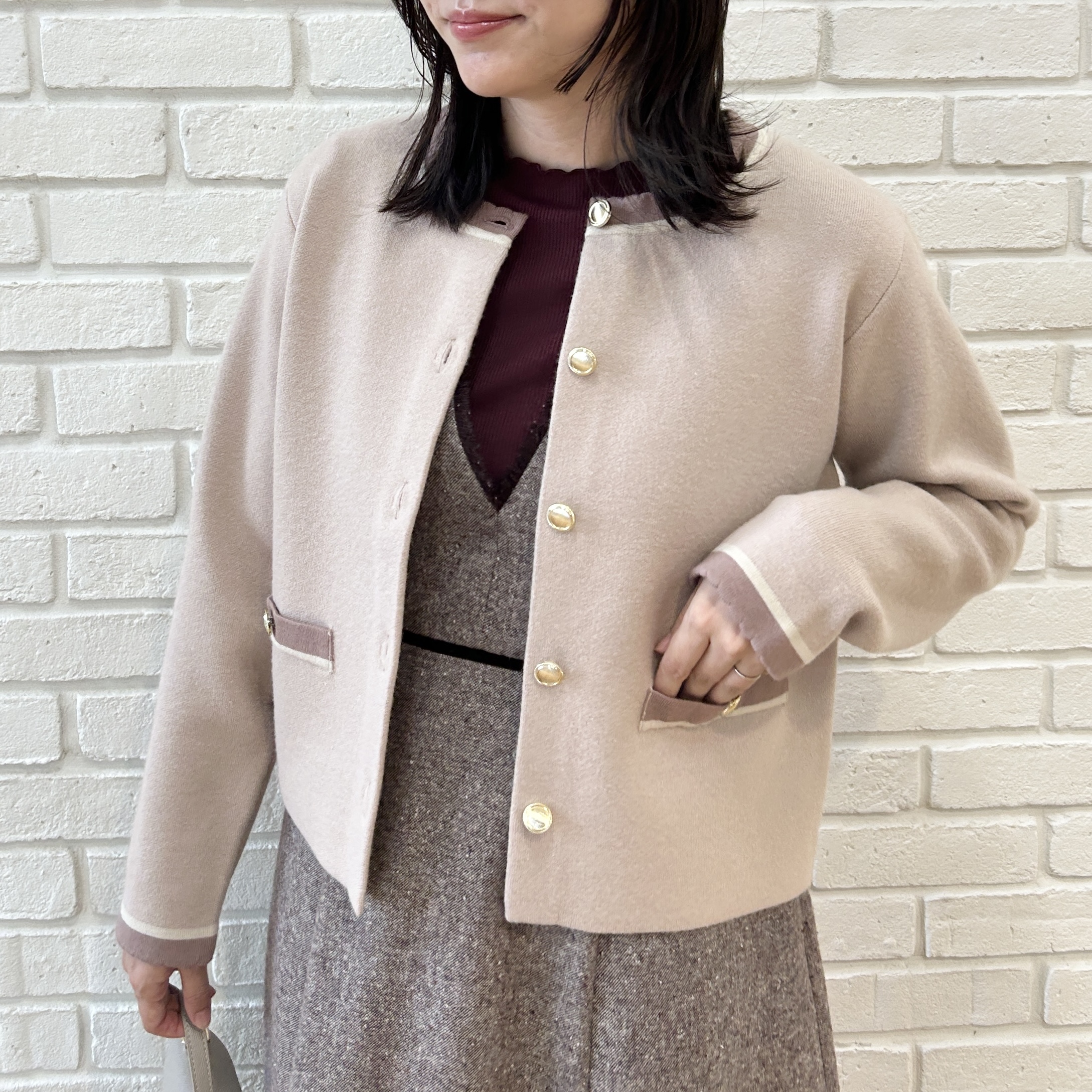 shinoさんの「Couture brooch｜【上品なスカラップ】ムースタッチ配色カーディガン」を使ったコーディネート