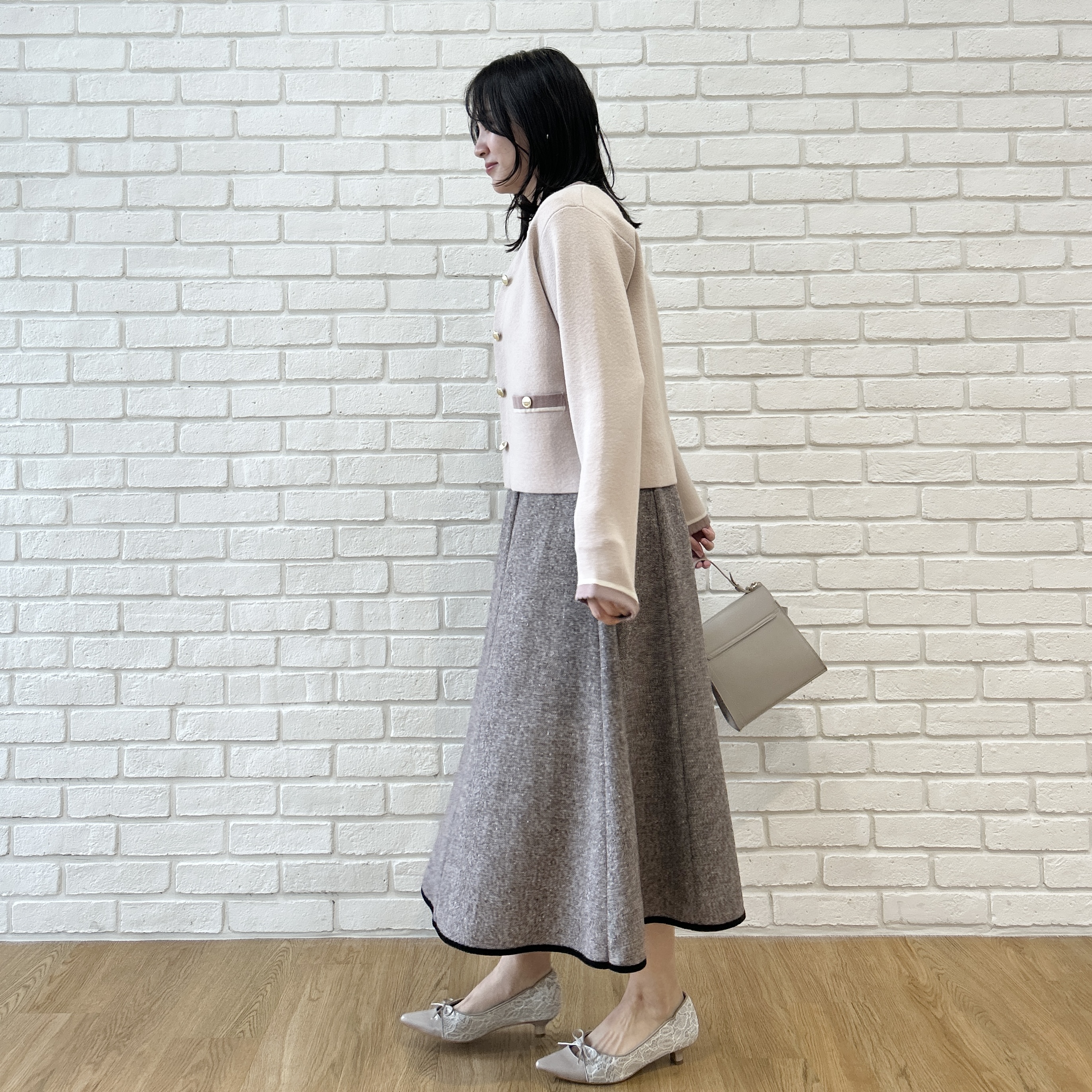 shinoさんの「Couture brooch｜【上品なスカラップ】ムースタッチ配色カーディガン」を使ったコーディネート