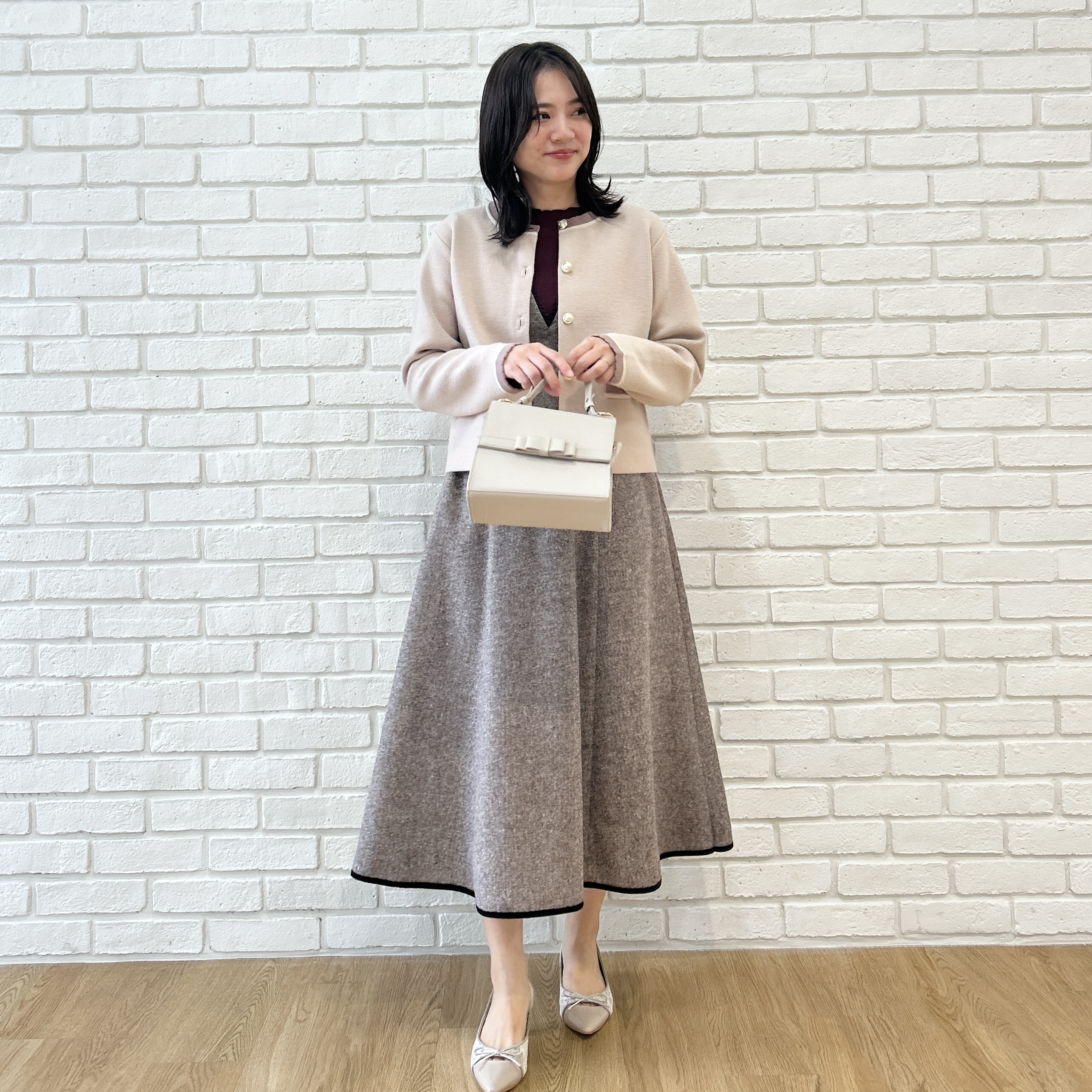 shinoさんの「Couture brooch｜【上品なスカラップ】ムースタッチ配色カーディガン」を使ったコーディネート
