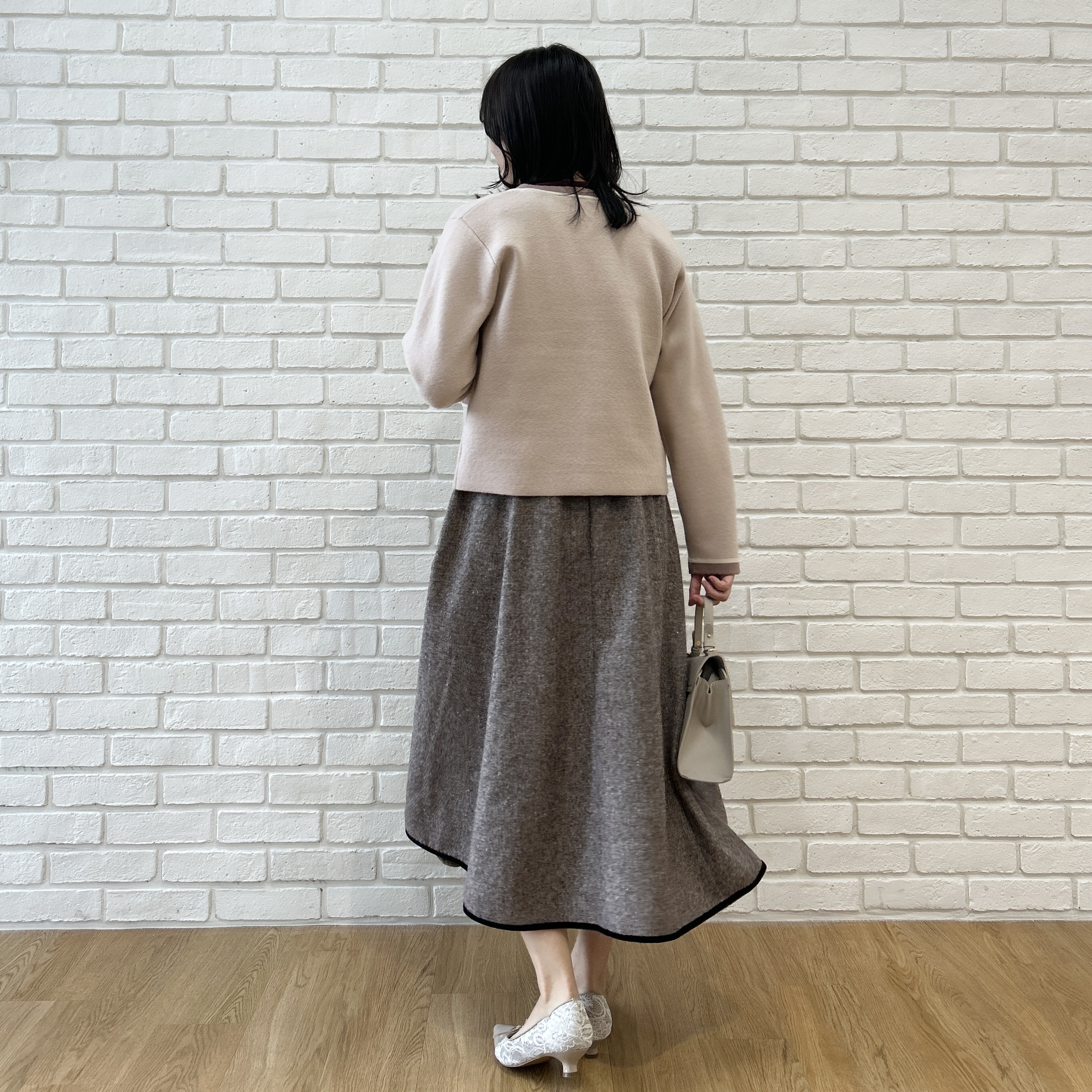 shinoさんの「Couture brooch｜【上品なスカラップ】ムースタッチ配色カーディガン」を使ったコーディネート