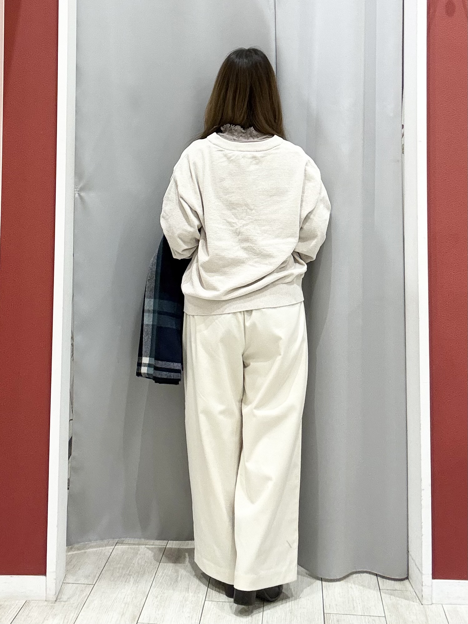 shioさんの「SHOO･LA･RUE｜【S-LL/洗濯機可】手触りやわらか ミニモール金ボタンカーディガン」を使ったコーディネート