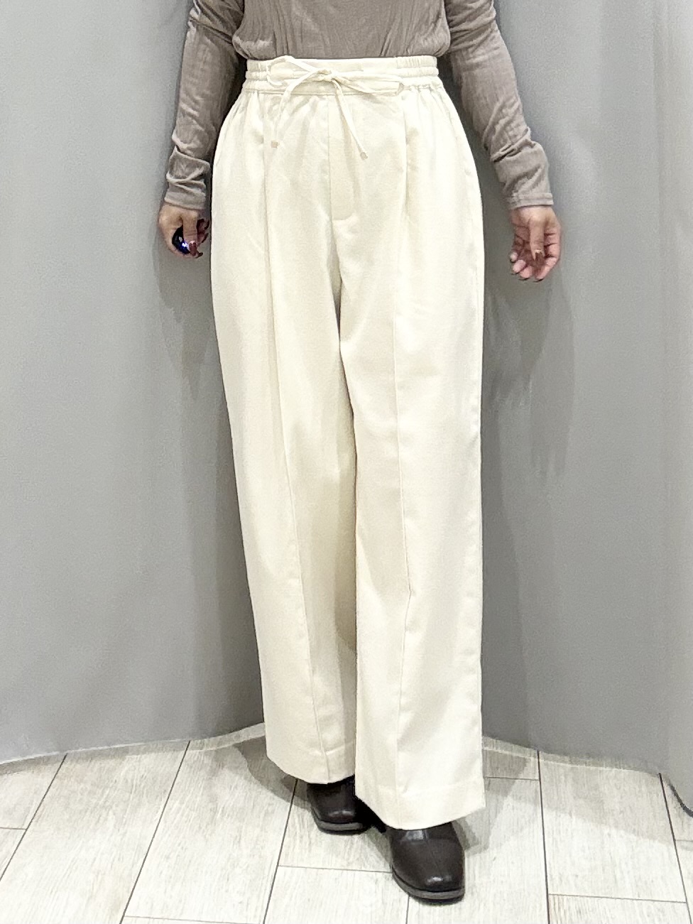shioさんの「SHOO･LA･RUE｜【S-LL/洗濯機可】手触りやわらか ミニモール金ボタンカーディガン」を使ったコーディネート