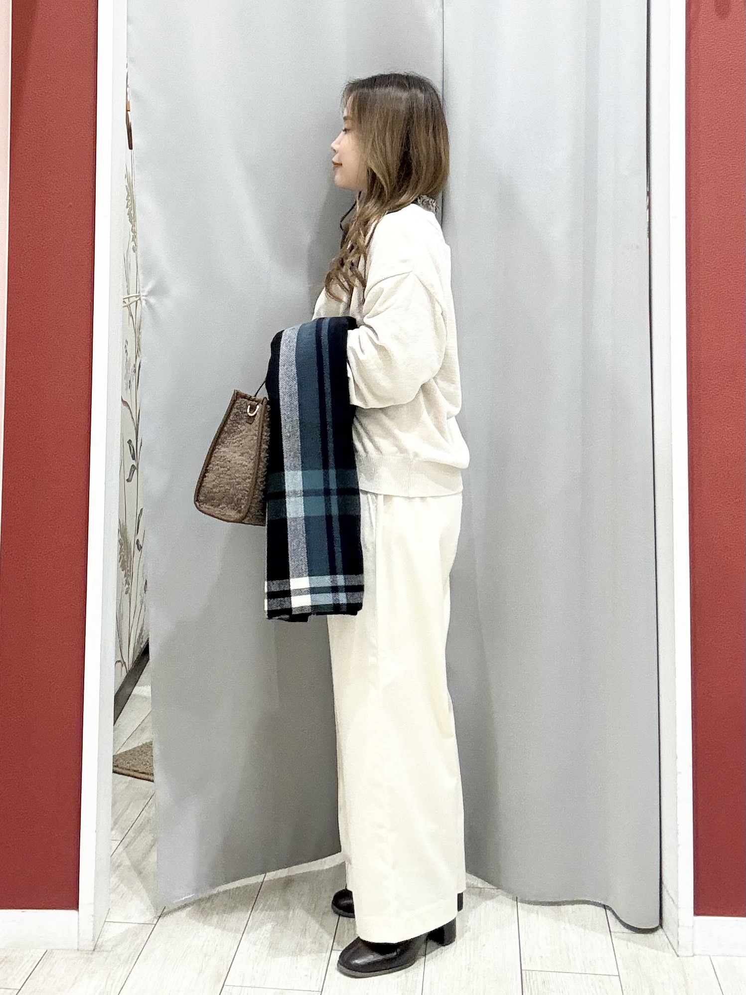 shioさんの「SHOO･LA･RUE｜【S-LL/洗濯機可】手触りやわらか ミニモール金ボタンカーディガン」を使ったコーディネート