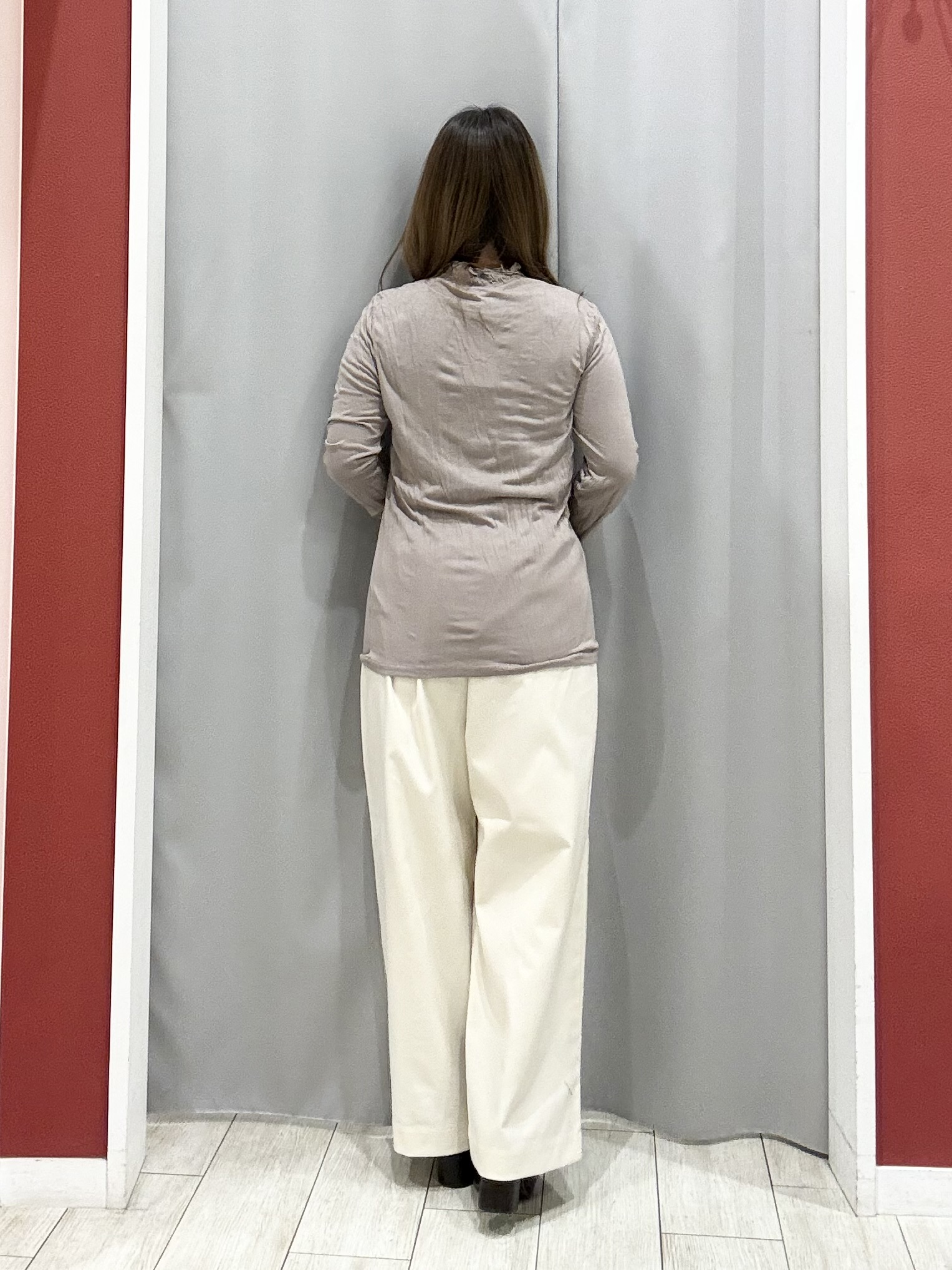 shioさんの「SHOO･LA･RUE｜【S-LL/洗濯機可】手触りやわらか ミニモール金ボタンカーディガン」を使ったコーディネート