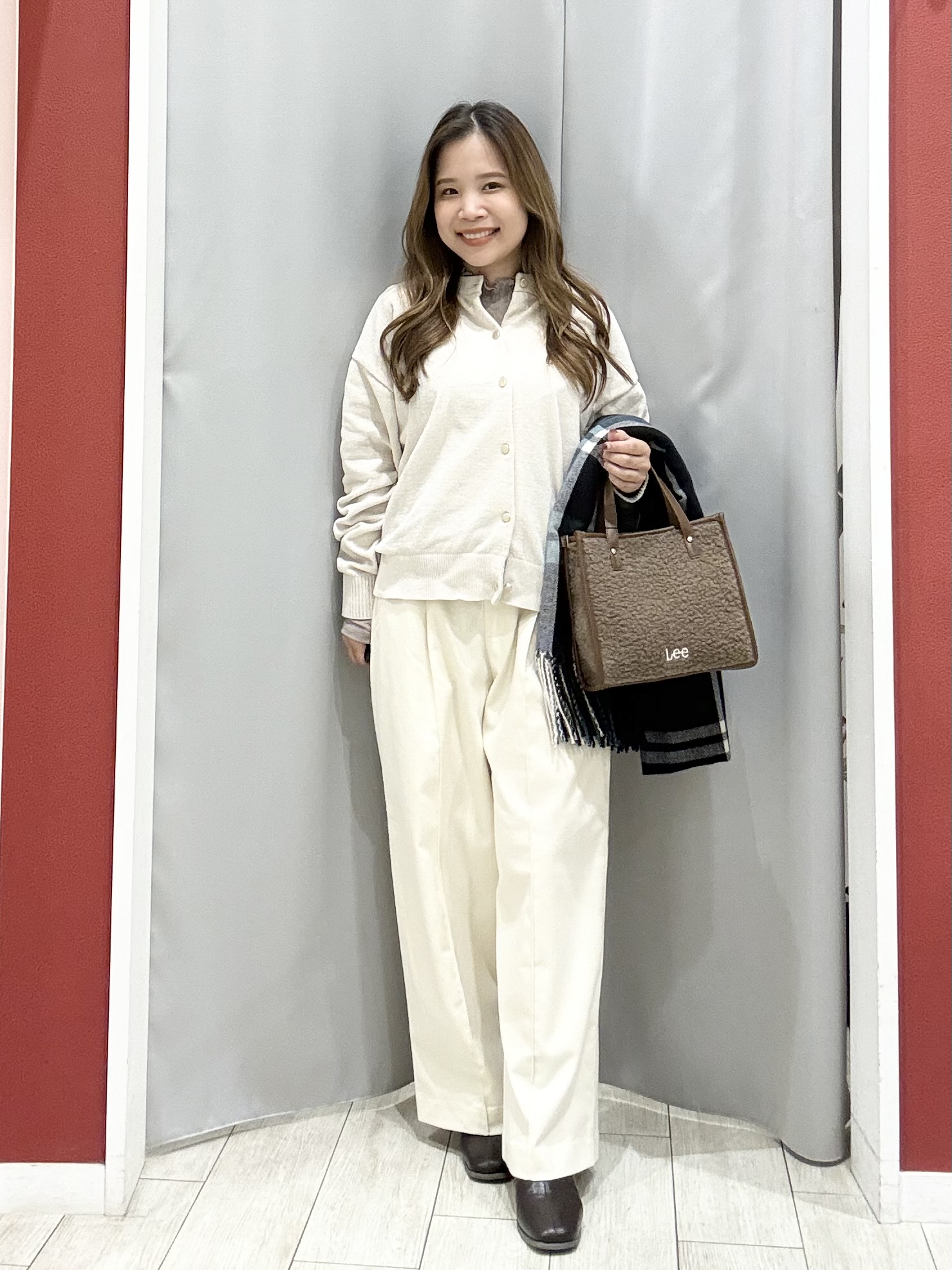 shioさんの「SHOO･LA･RUE｜【S-LL/洗濯機可】手触りやわらか ミニモール金ボタンカーディガン」を使ったコーディネート