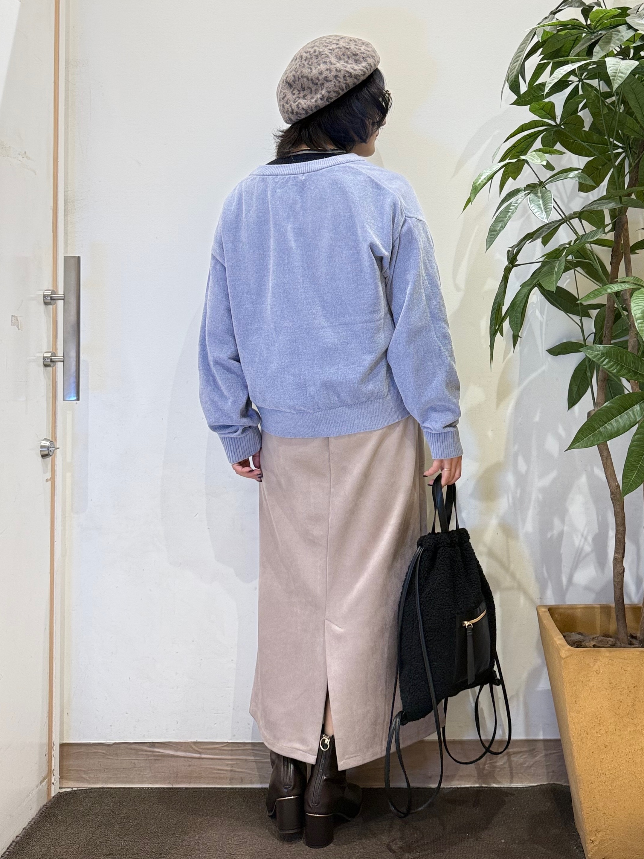 misakiさんの「SHOO･LA･RUE｜【S-LL/洗濯機可】手触りやわらか ミニモール金ボタンカーディガン」を使ったコーディネート