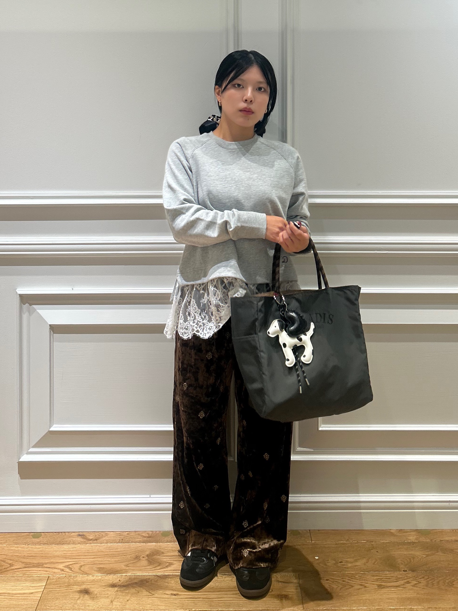 とりみさんの「DRESSTERIOR｜レースドッキング裏毛プルオーバー」を使ったコーディネート