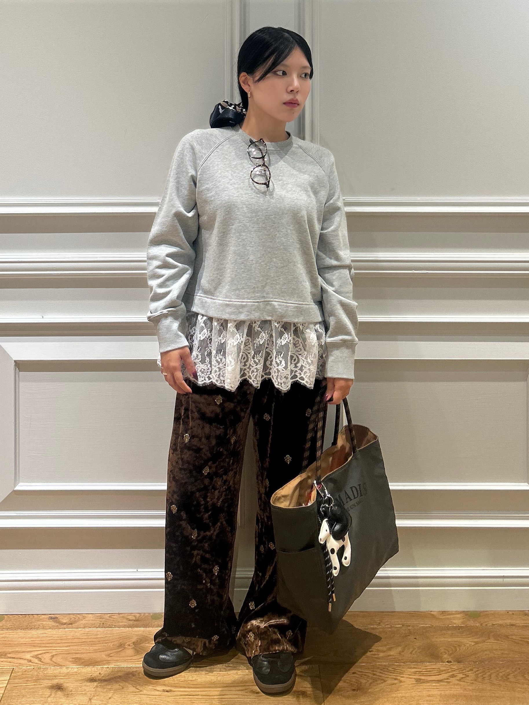 とりみさんの「DRESSTERIOR｜レースドッキング裏毛プルオーバー」を使ったコーディネート