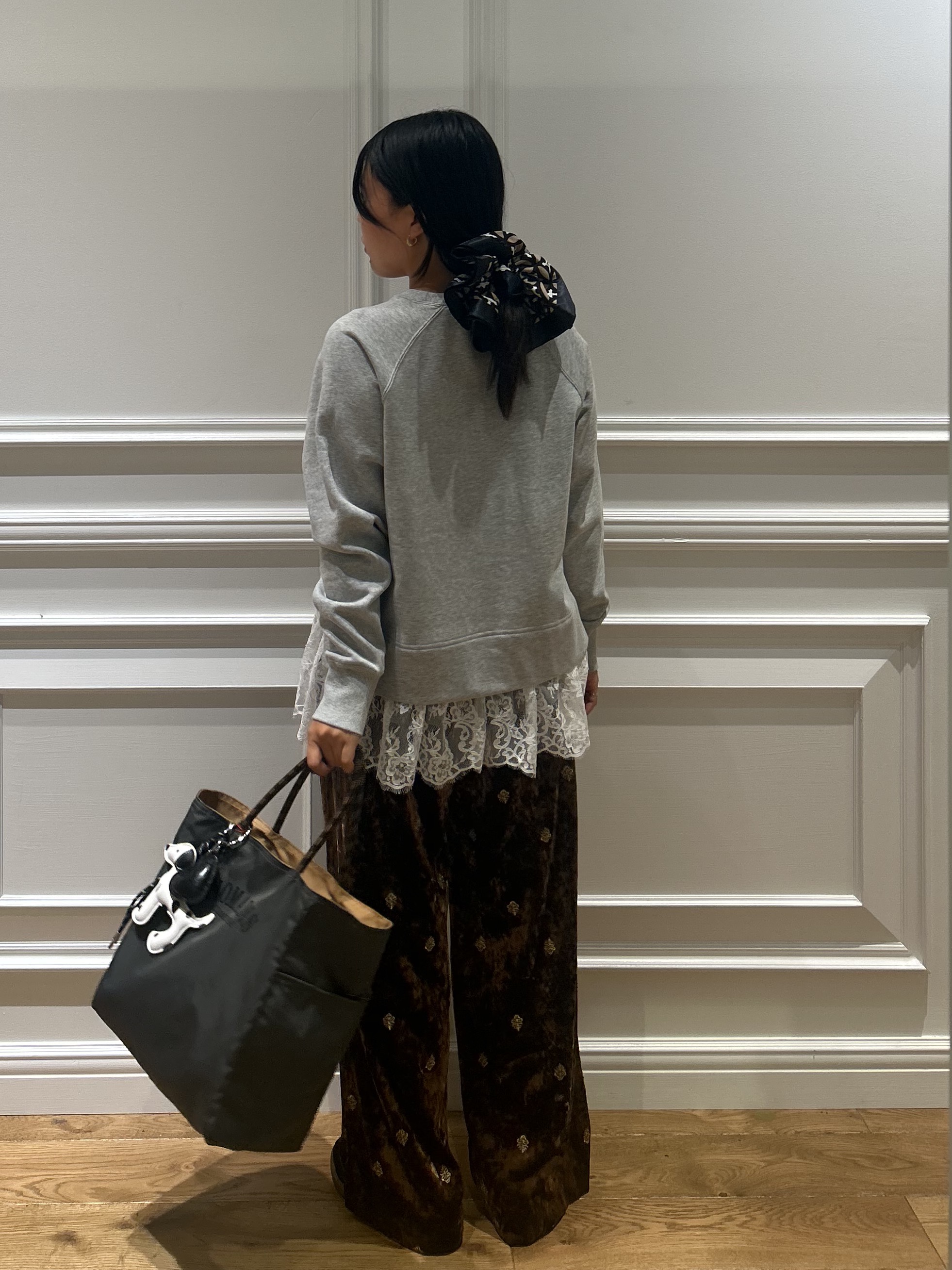 とりみさんの「DRESSTERIOR｜レースドッキング裏毛プルオーバー」を使ったコーディネート