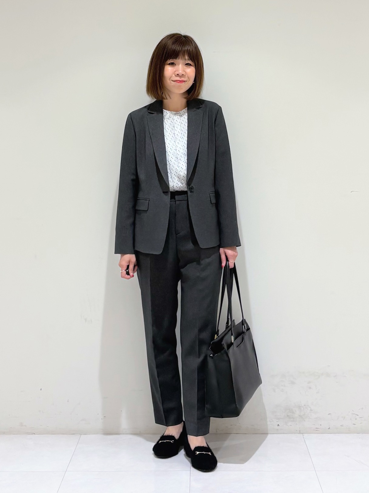 tsuyuさんの「INDIVI｜【通勤にオススメ／幾何学柄】ジョーゼットタックブラウス」を使ったコーディネート