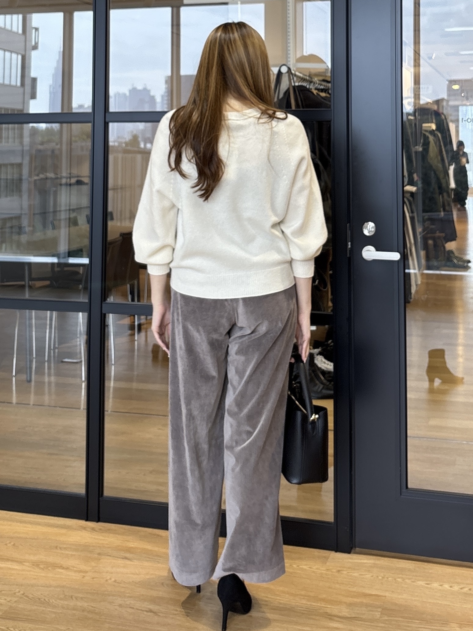 sayaさんの「UNTITLED｜【軽やかな柔らかさ】コーデュロイワイドパンツ」を使ったコーディネート
