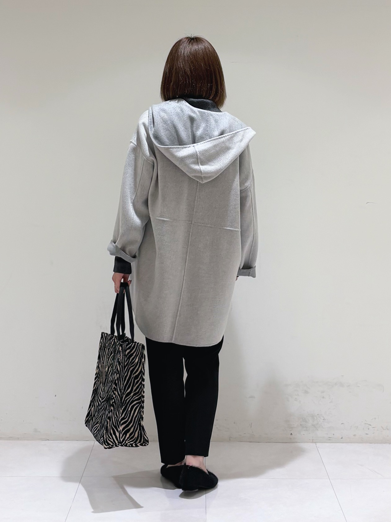 tsuyuさんの「INDIVI｜【ウール混／配色／ゆったり】ミドル丈リバーフーディコート」を使ったコーディネート