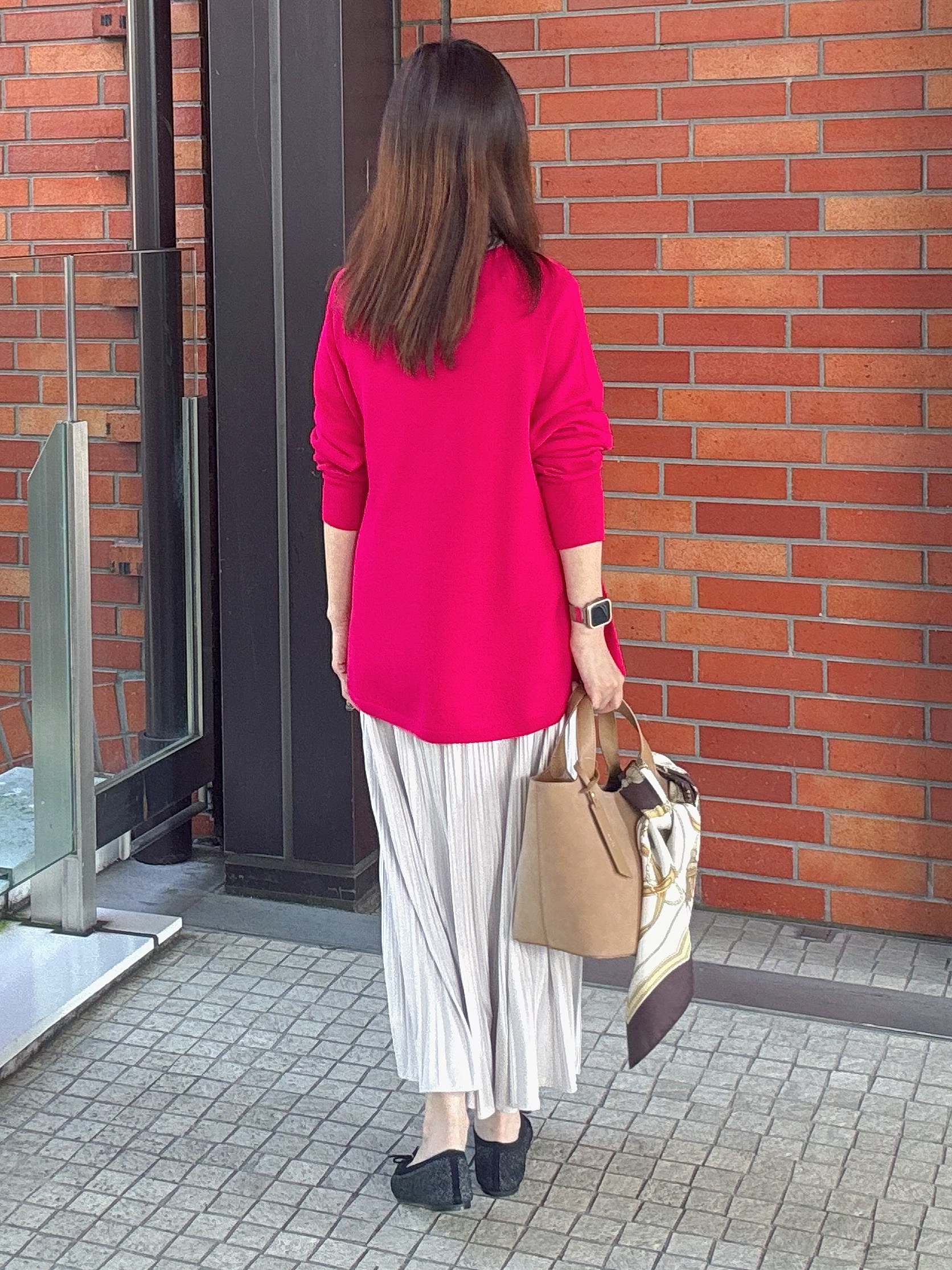 makiさんの「UNTITLED｜【きれいに体型カバー/8色展開】Aラインシルエットニットプルオーバー」を使ったコーディネート