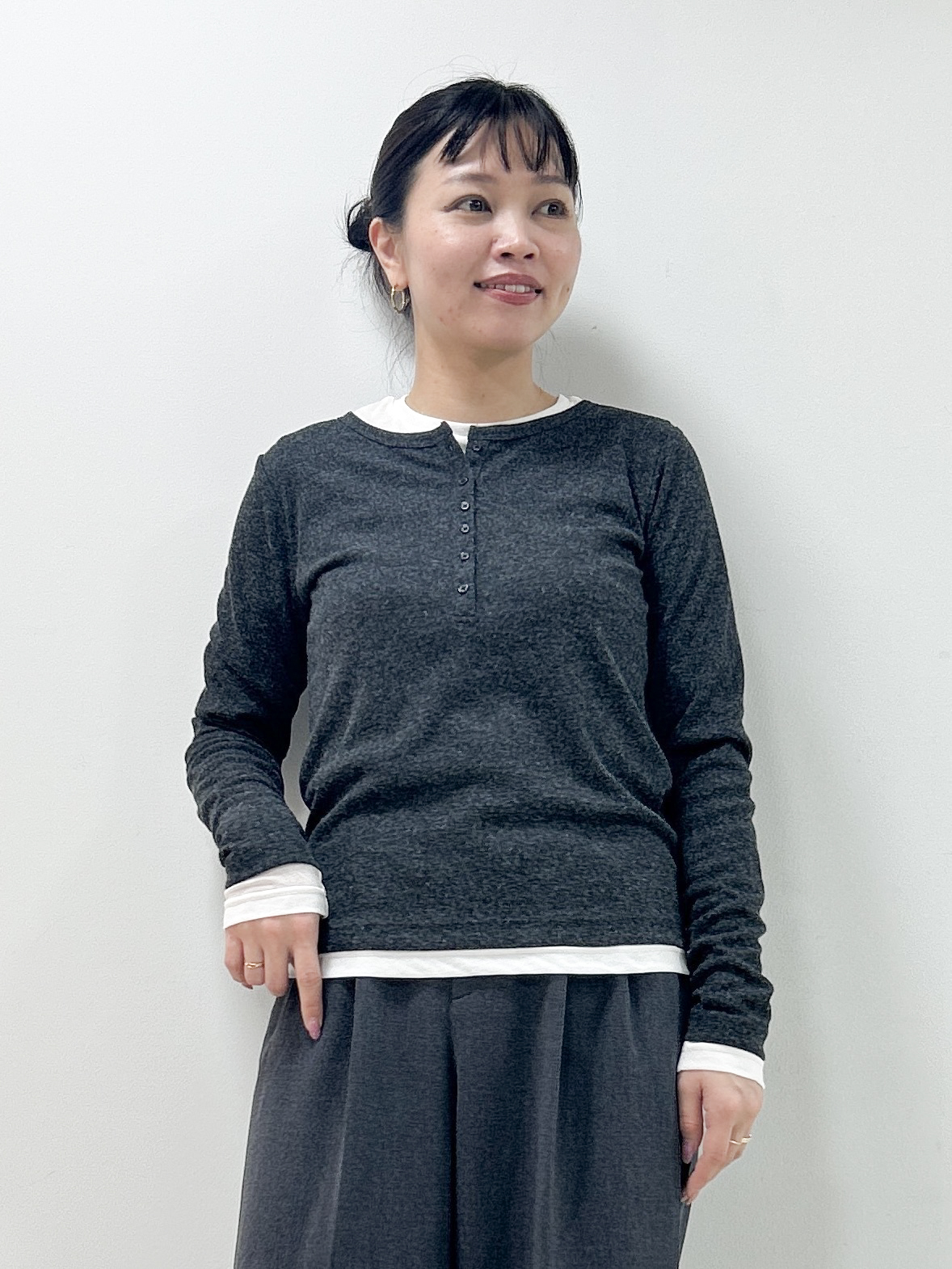 Kaiさんの「Dessin｜【店頭人気/洗濯機OK/秋インナー】シアーテレコヘンリーネックプルオーバー」を使ったコーディネート