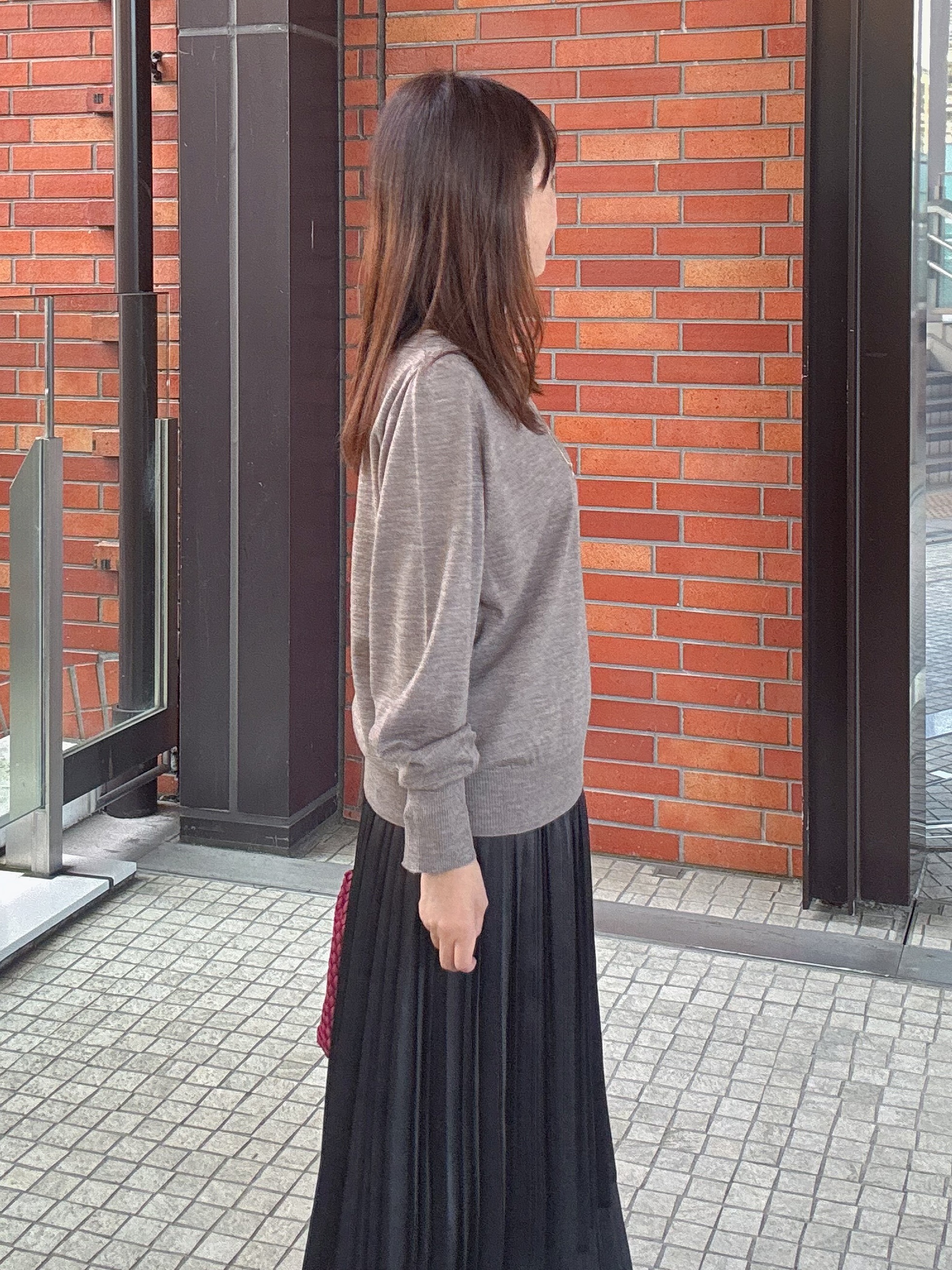 makiさんの「UNTITLED｜【アンサンブル可能/オンオフ使える】シルクウールカシミヤプルオーバー」を使ったコーディネート