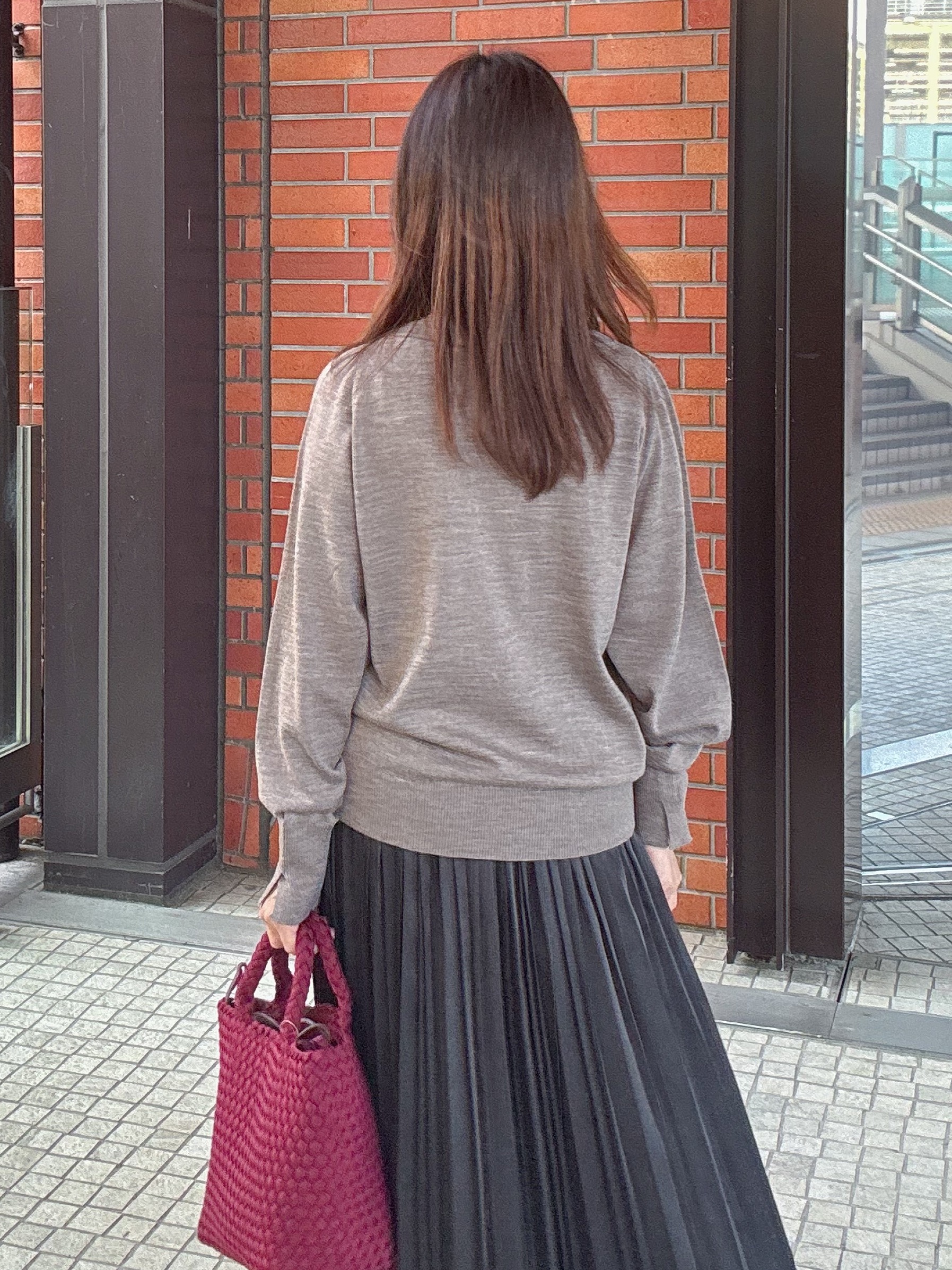 makiさんの「UNTITLED｜【アンサンブル可能/オンオフ使える】シルクウールカシミヤプルオーバー」を使ったコーディネート