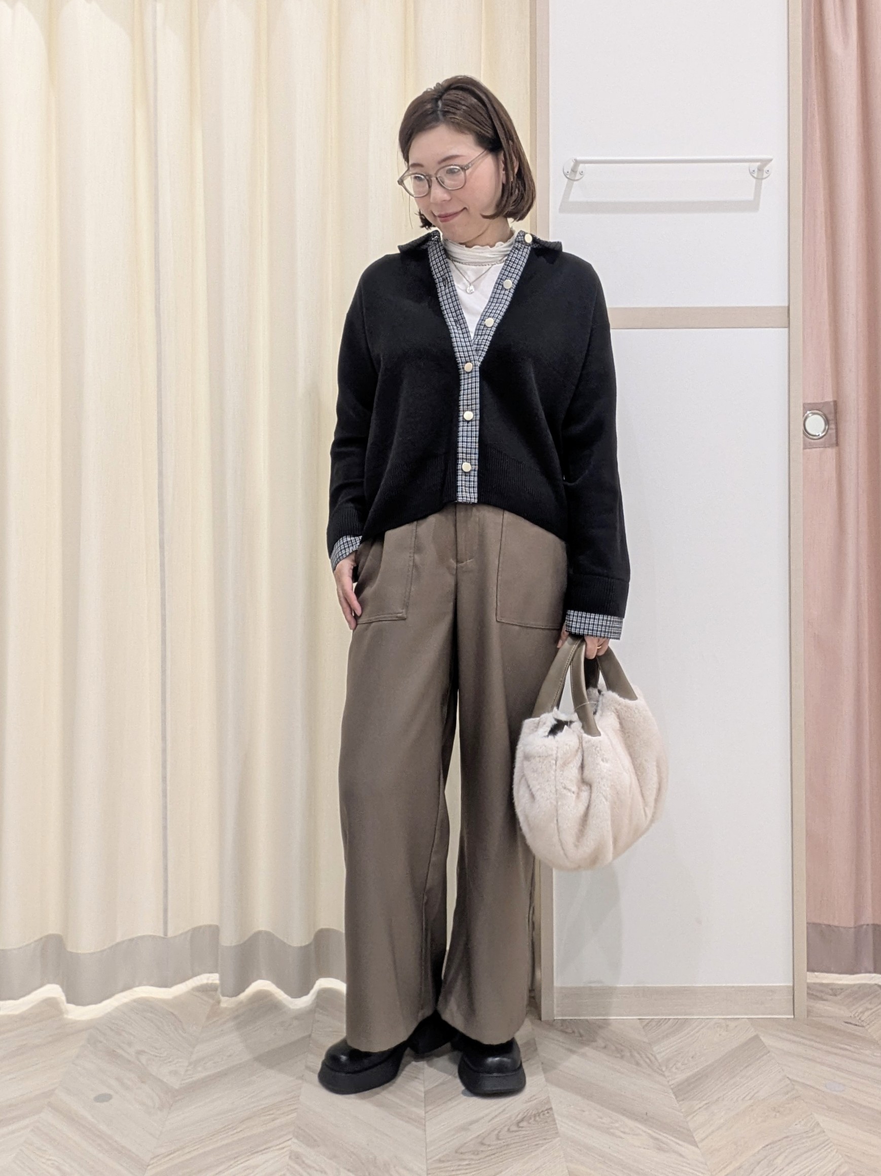 miyuさんの「SHOO･LA･RUE｜【S-LL/洗濯機可】デニム／チェック切替でこなれ見え 金ボタンニットカーディガン」を使ったコーディネート