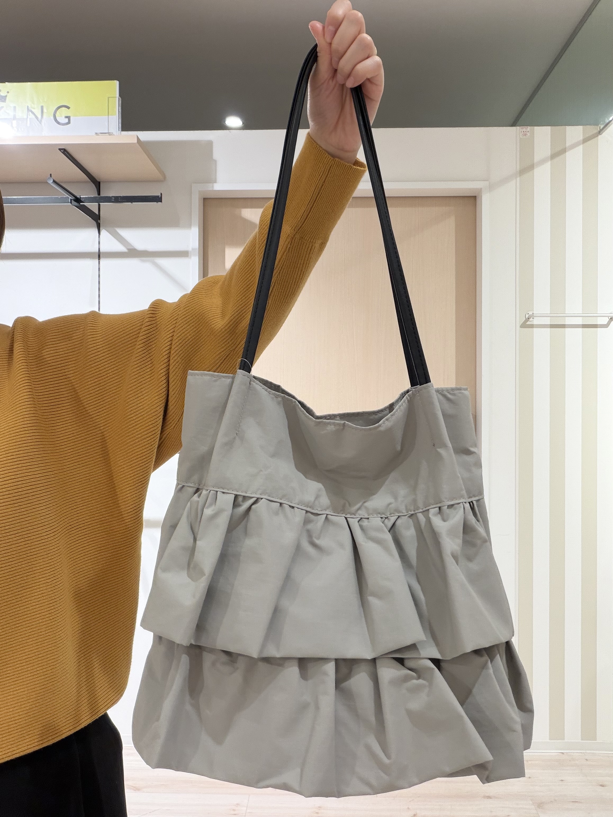 ひらしーさんの「SHOO･LA･RUE｜【洗濯機可/体型カバー】やわらかリブドルマンニット」を使ったコーディネート