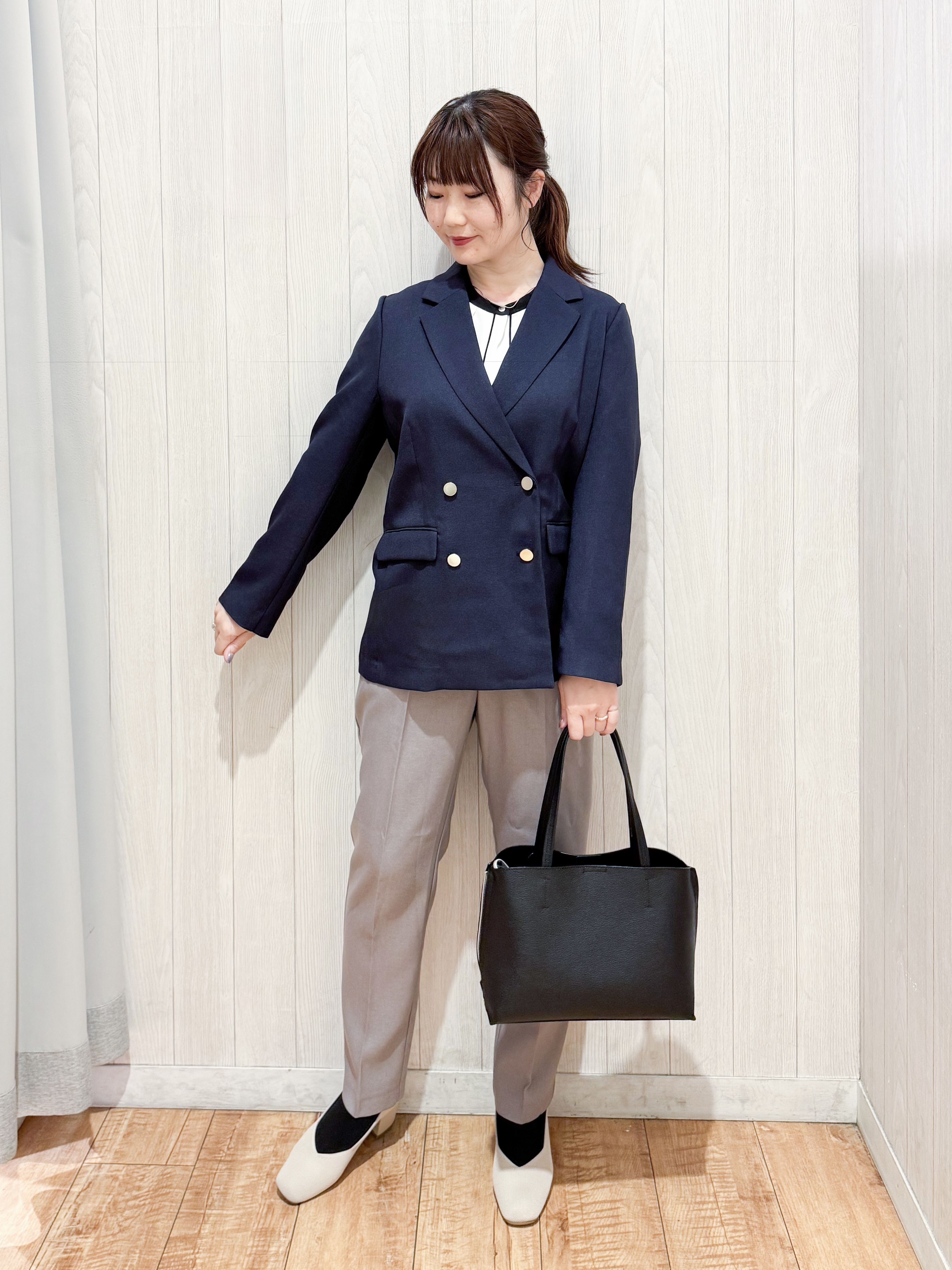 愛さんの「SHOO･LA･RUE｜【セットアップ可/通勤/洗濯機可/SS-LL】オンオフ使える ダブルブレストジャケット」を使ったコーディネート
