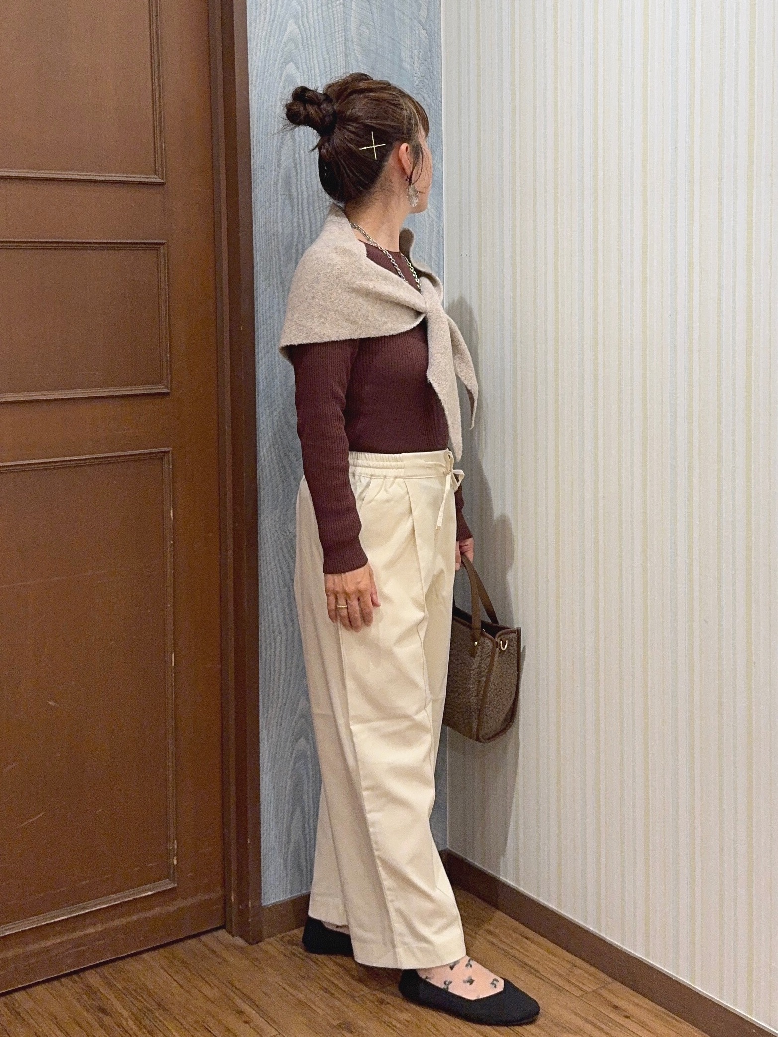 よっしーさんの「SHOO･LA･RUE｜【毛玉になりにくい/S-LL/洗濯機可】ボートネックで首元美しく やわらかリブニット」を使ったコーディネート
