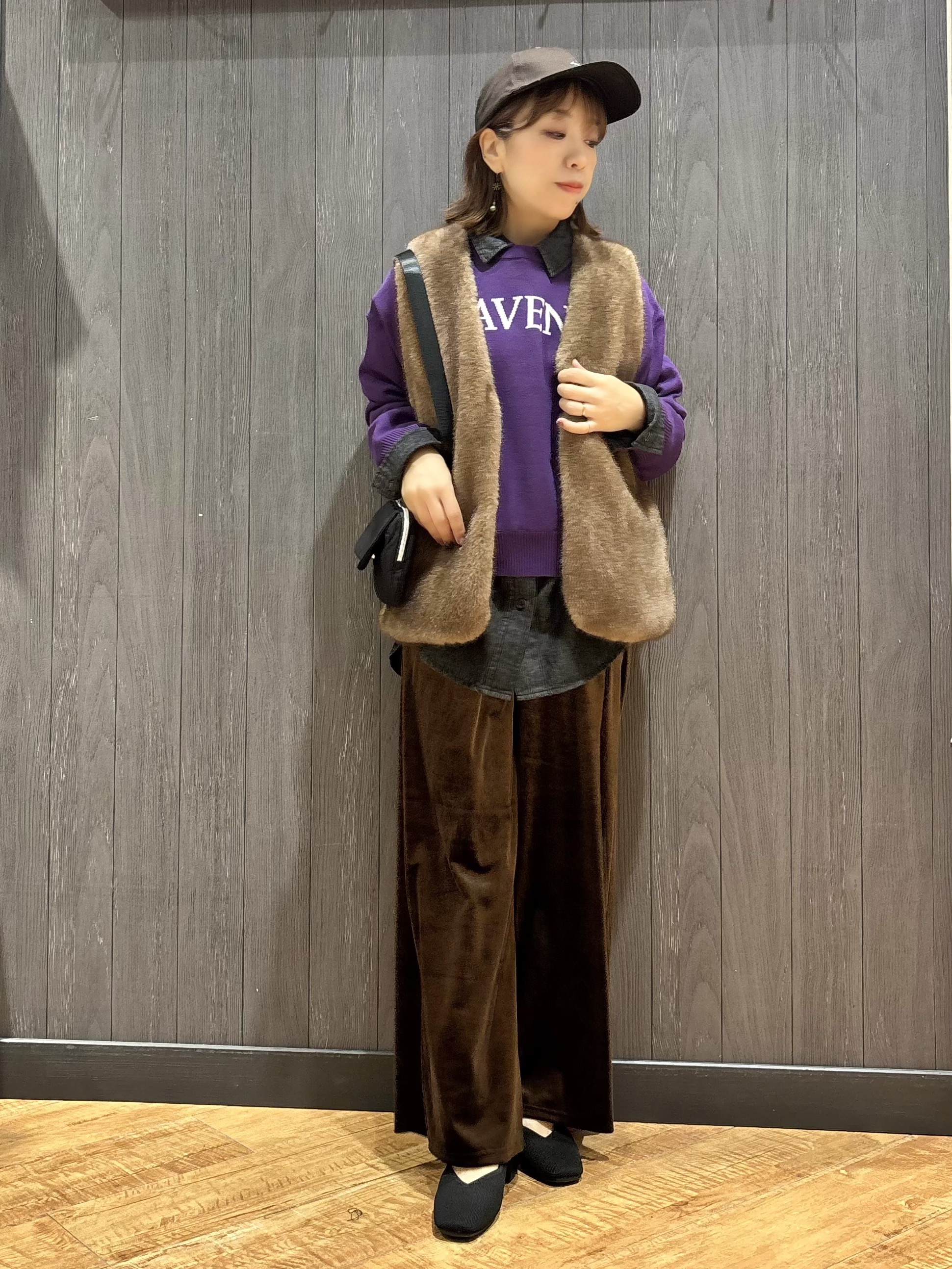 meiさんの「SHOO･LA･RUE｜重ねるだけでこなれコーデに ふわふわフェイクファーベスト」を使ったコーディネート