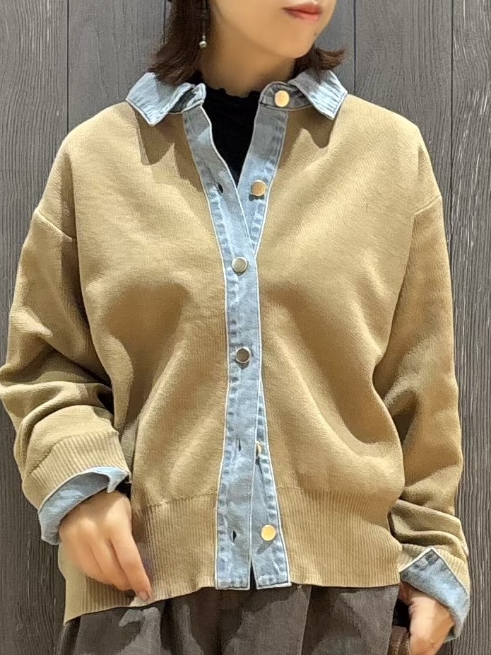 meiさんの「SHOO･LA･RUE｜【S-LL/洗濯機可】デニム／チェック切替でこなれ見え 金ボタンニットカーディガン」を使ったコーディネート