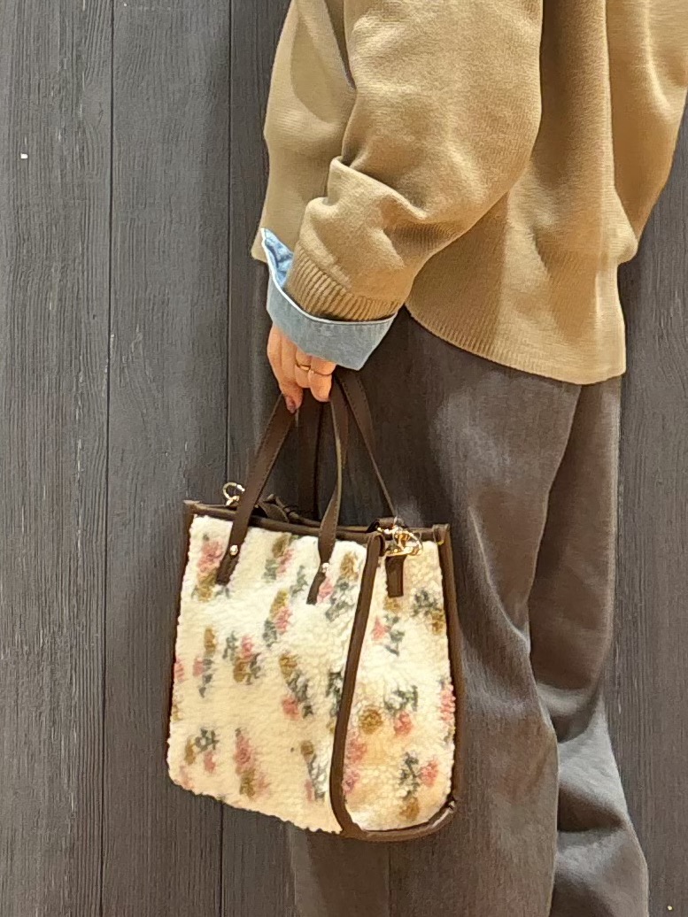 meiさんの「SHOO･LA･RUE｜【S-LL/洗濯機可】デニム／チェック切替でこなれ見え 金ボタンニットカーディガン」を使ったコーディネート