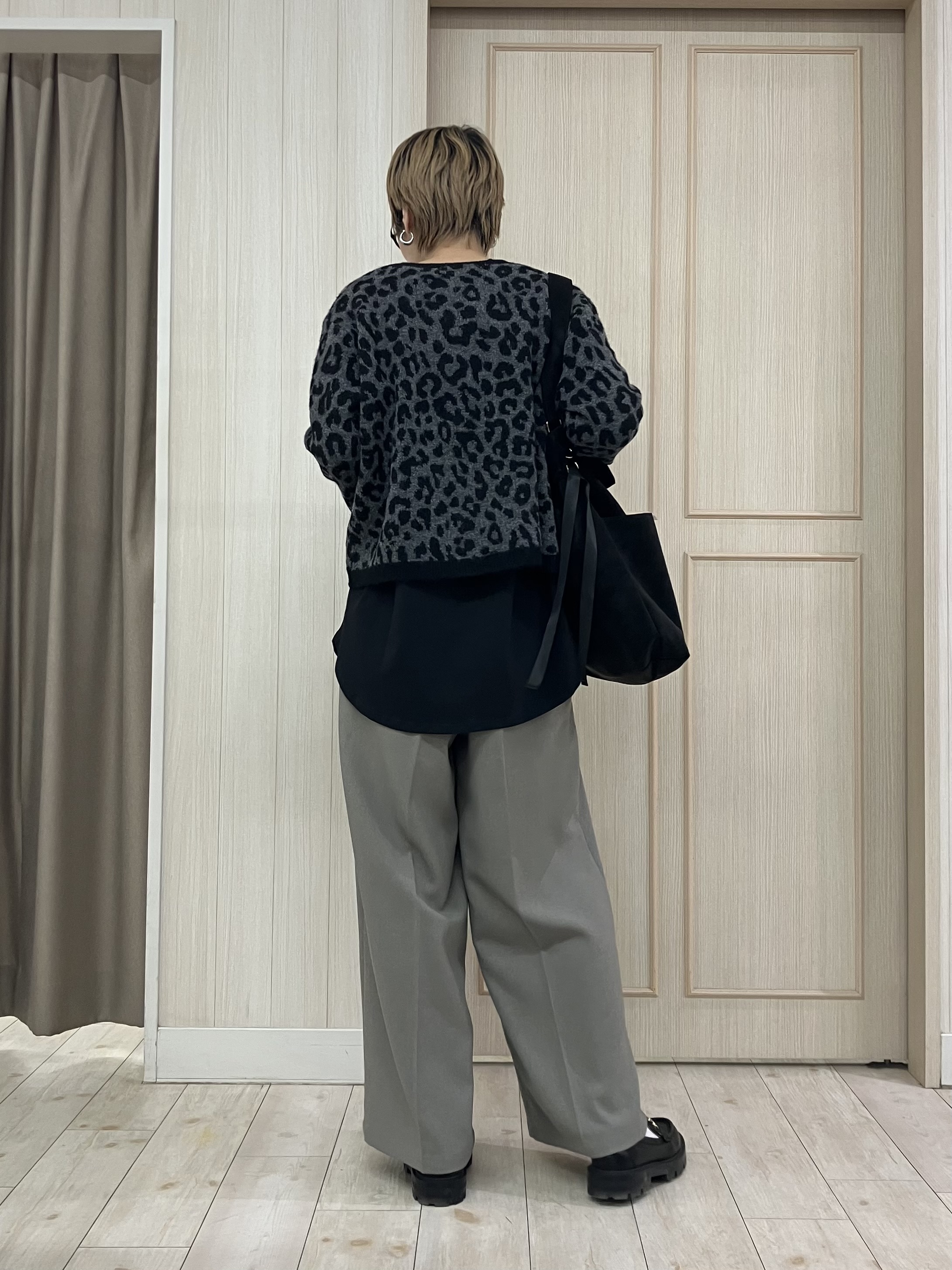 Turnerさんの「SHOO･LA･RUE｜【洗濯機可/S-LL】ジャケット感覚で着られる バイカラーニットカーディガン」を使ったコーディネート