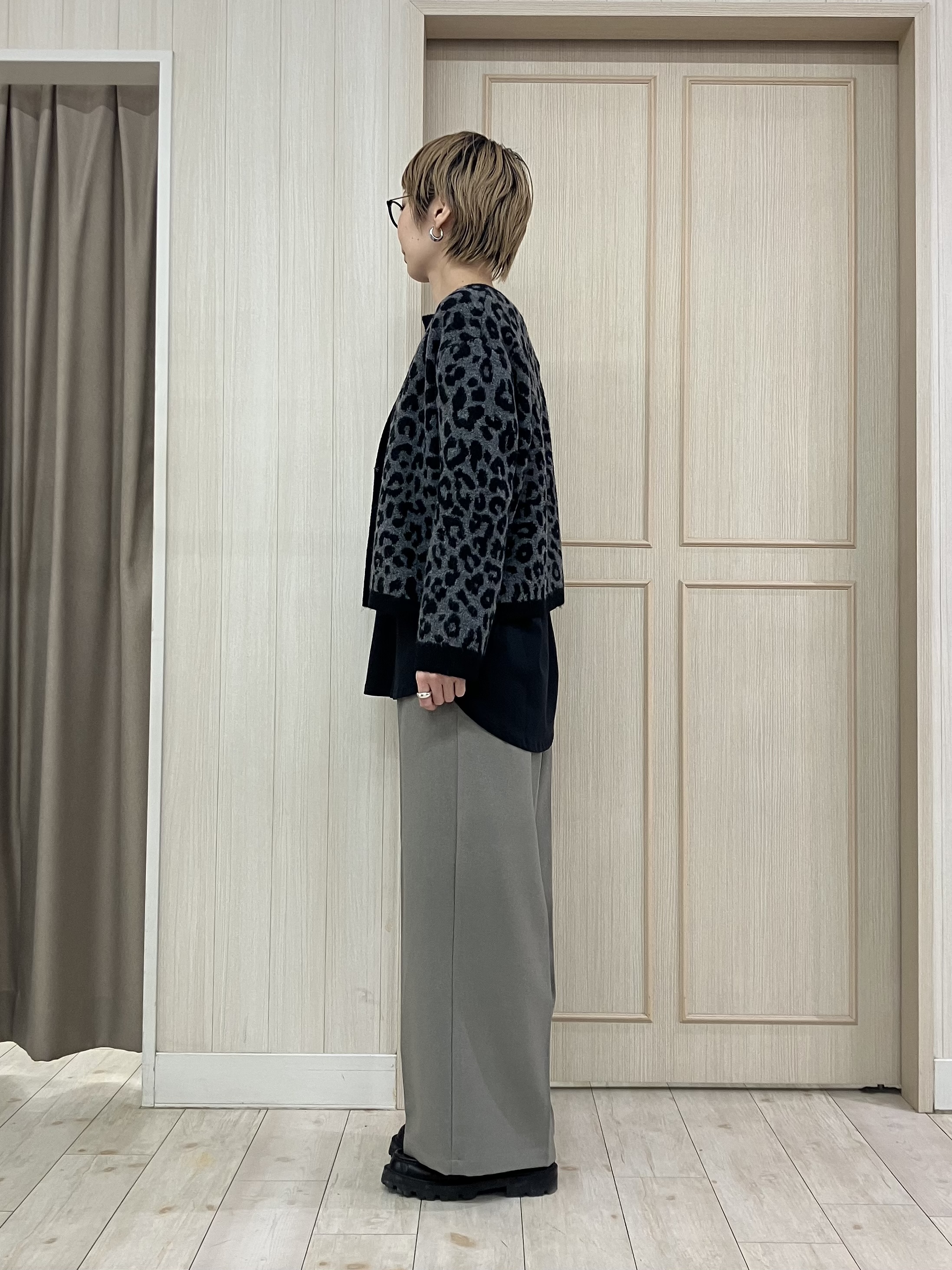 Turnerさんの「SHOO･LA･RUE｜【洗濯機可/S-LL】ジャケット感覚で着られる バイカラーニットカーディガン」を使ったコーディネート