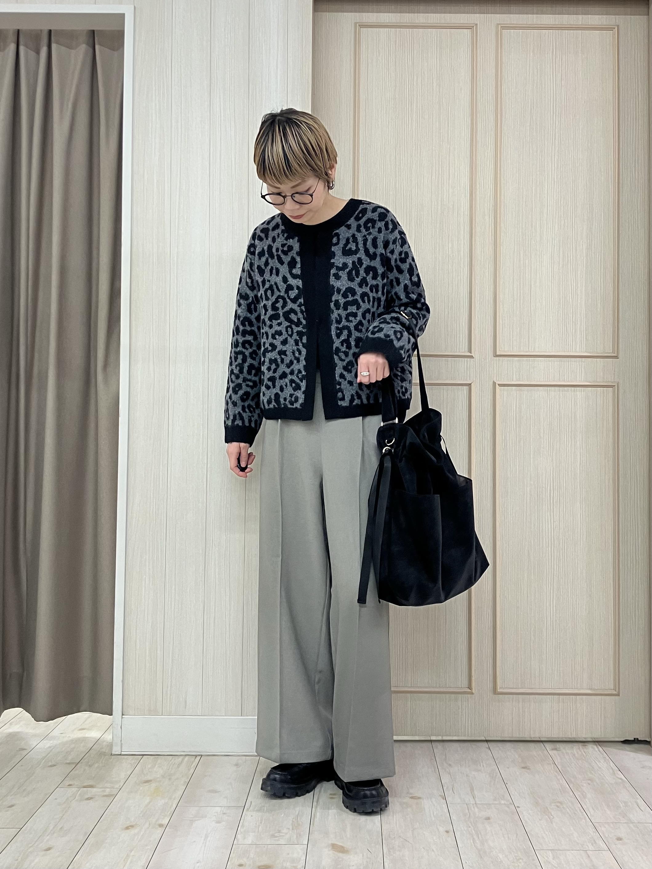 Turnerさんの「SHOO･LA･RUE｜【洗濯機可/S-LL】ジャケット感覚で着られる バイカラーニットカーディガン」を使ったコーディネート