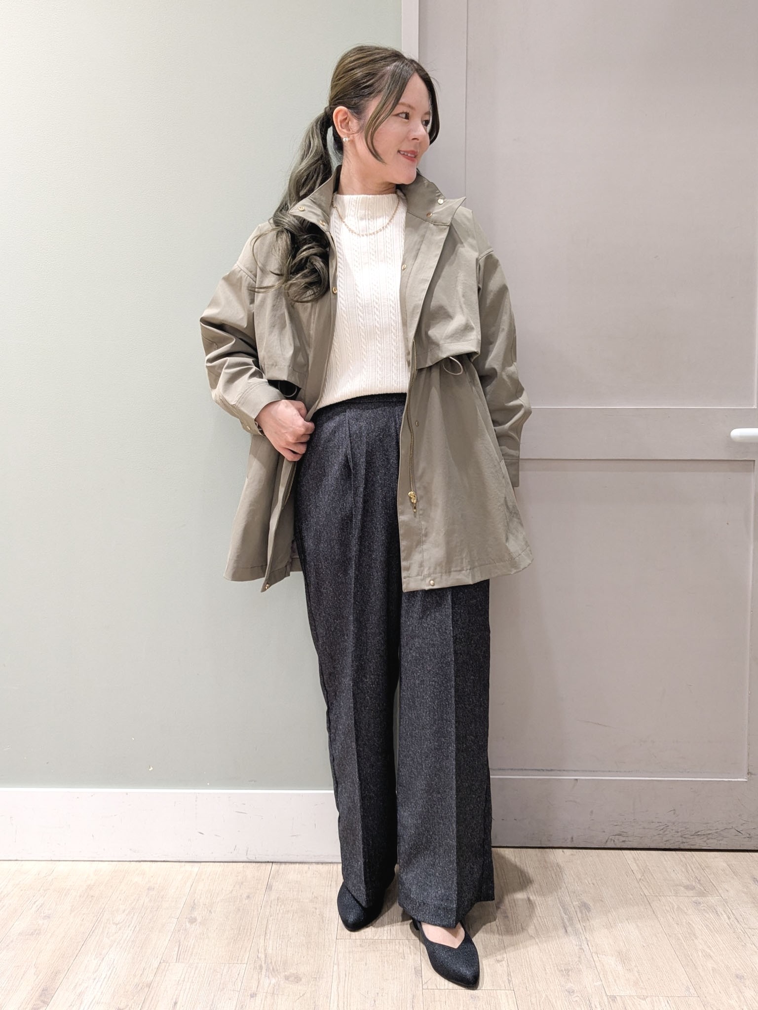kuwawaさんの「grove｜【撥水／シルエット2WAY】ゆったり着られて体型カバー◎ スタンドネック テントラインコート」を使ったコーディネート