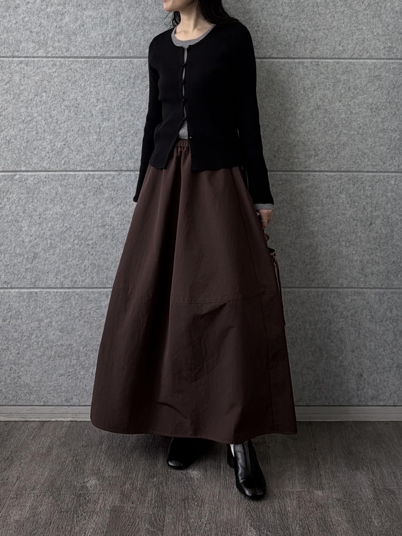 rinaさんの「INDIVI｜フォルムロングスカート」を使ったコーディネート