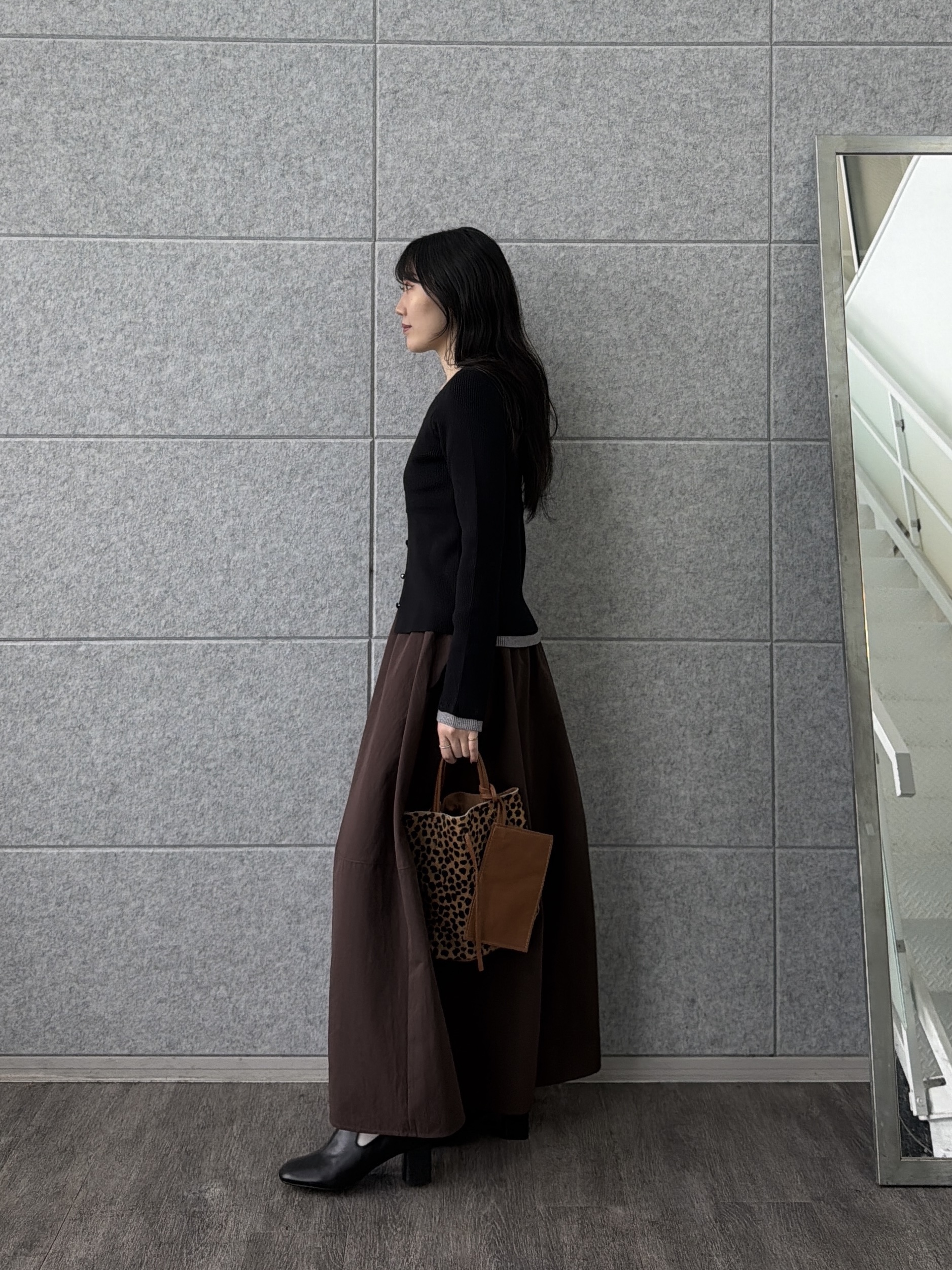 rinaさんの「INDIVI｜フォルムロングスカート」を使ったコーディネート