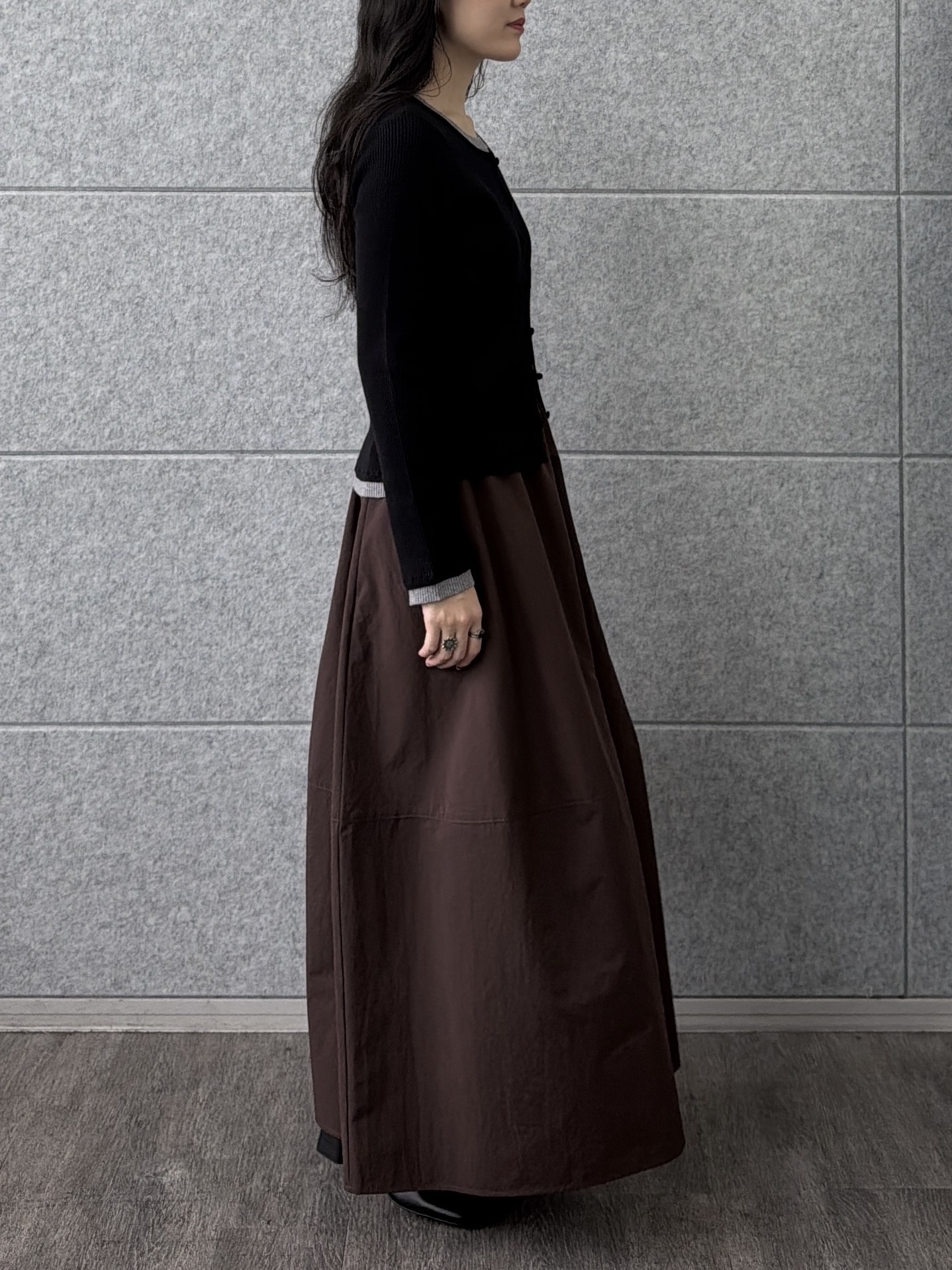rinaさんの「INDIVI｜フォルムロングスカート」を使ったコーディネート