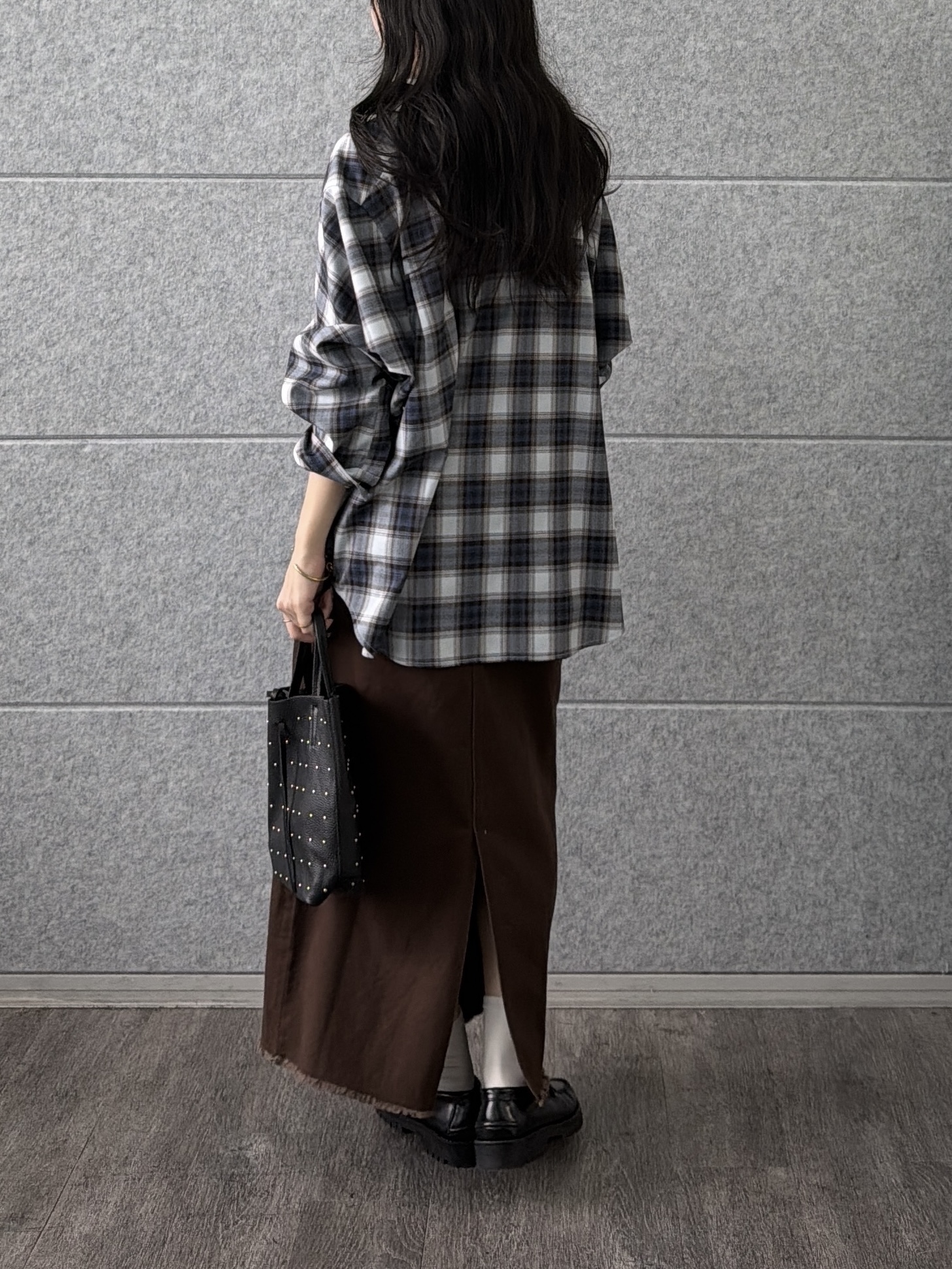 rinaさんの「INDIVI｜タイムレスフォルムシャツ【LIVE紹介／上枝みどりさん着用】」を使ったコーディネート