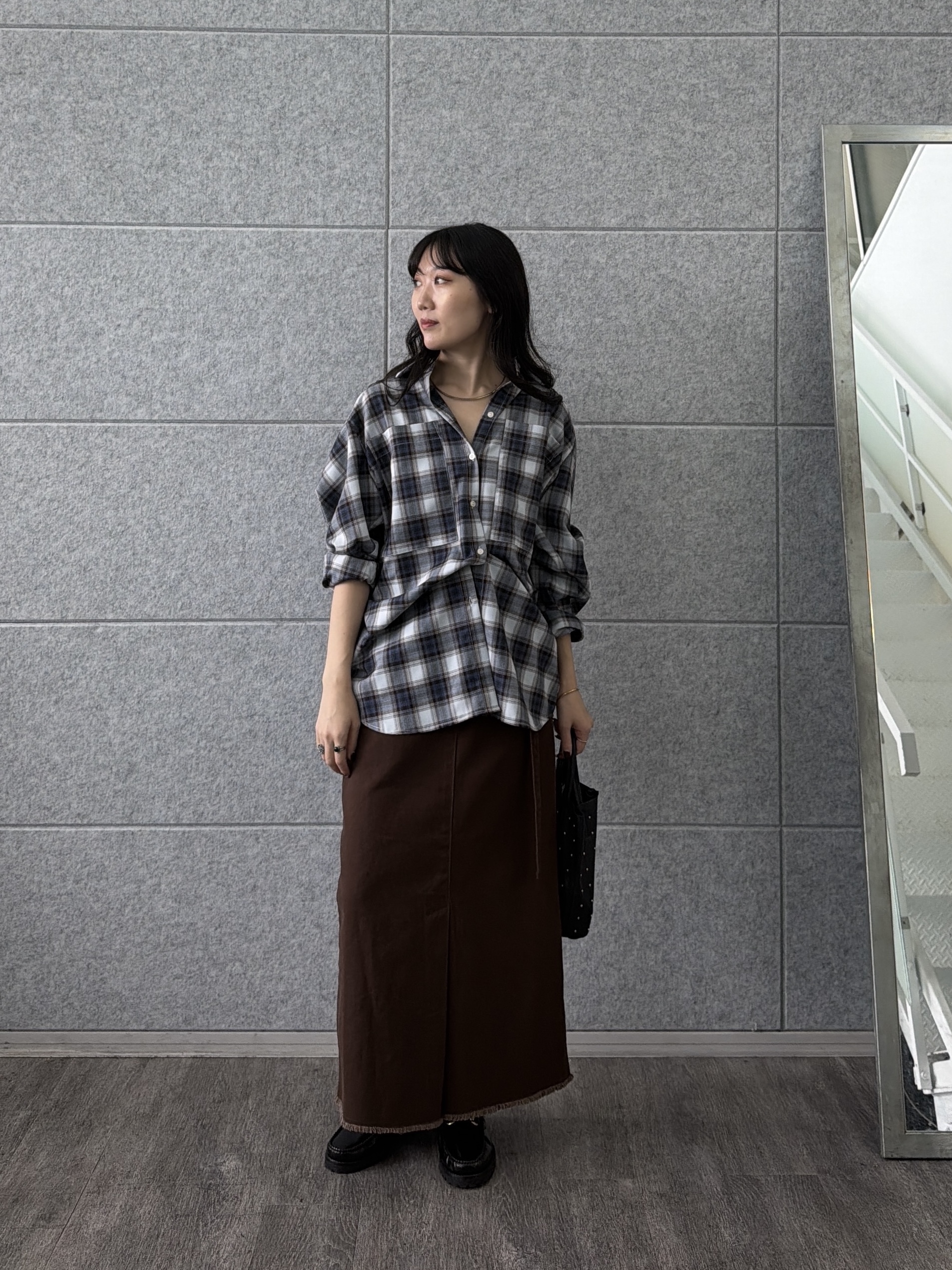 rinaさんの「INDIVI｜タイムレスフォルムシャツ【LIVE紹介／上枝みどりさん着用】」を使ったコーディネート
