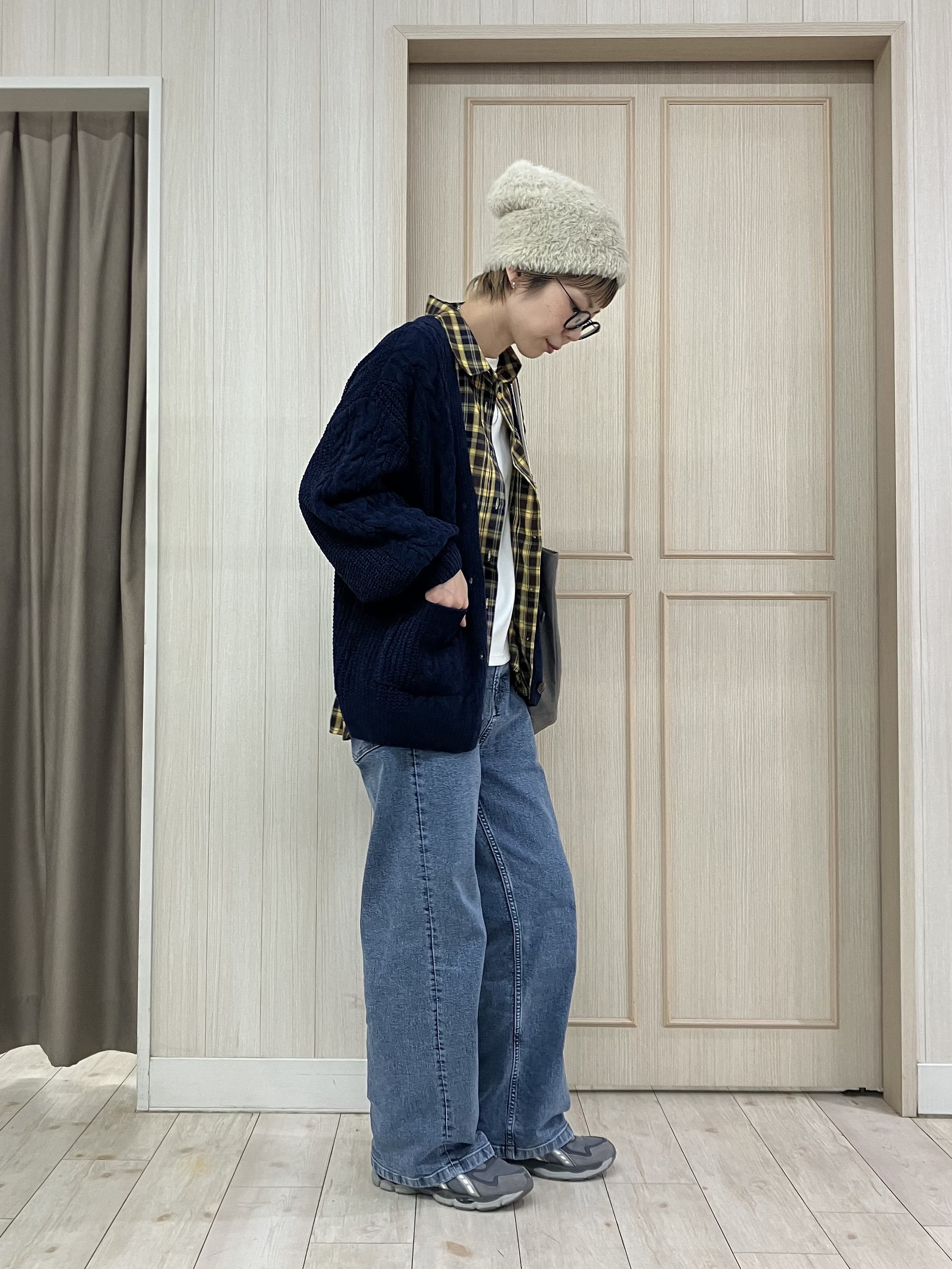 Turnerさんの「SHOO･LA･RUE｜【洗濯機可】もこもちモールケーブル Vネックカーディガン」を使ったコーディネート