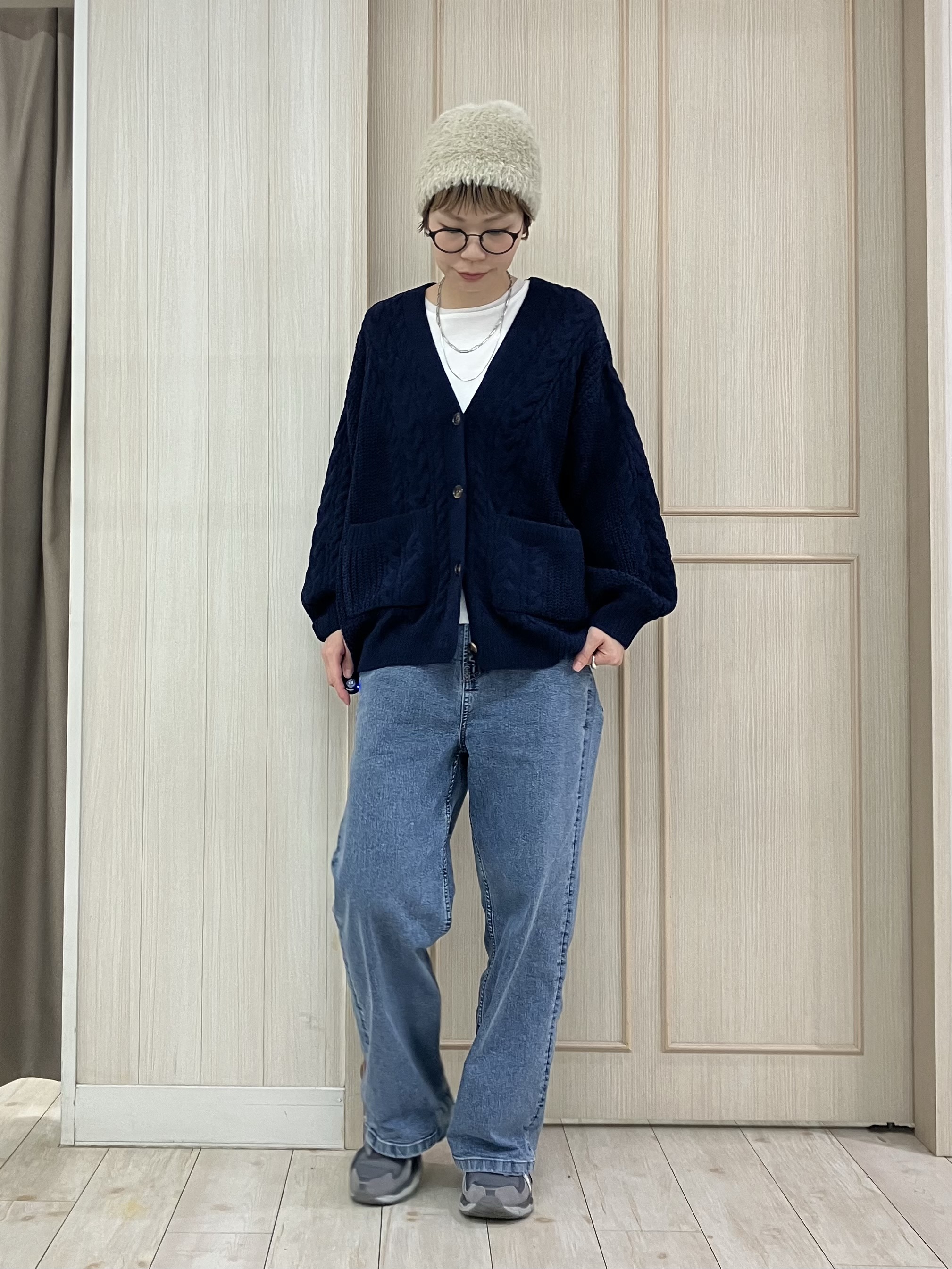 Turnerさんの「SHOO･LA･RUE｜【洗濯機可】もこもちモールケーブル Vネックカーディガン」を使ったコーディネート