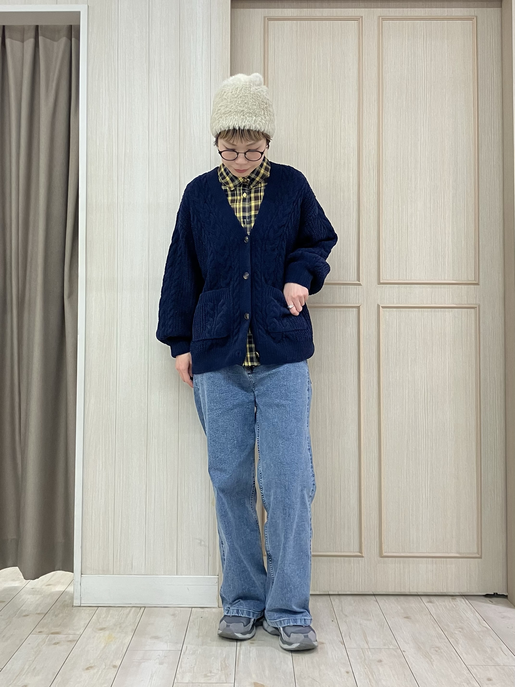 Turnerさんの「SHOO･LA･RUE｜【洗濯機可】もこもちモールケーブル Vネックカーディガン」を使ったコーディネート