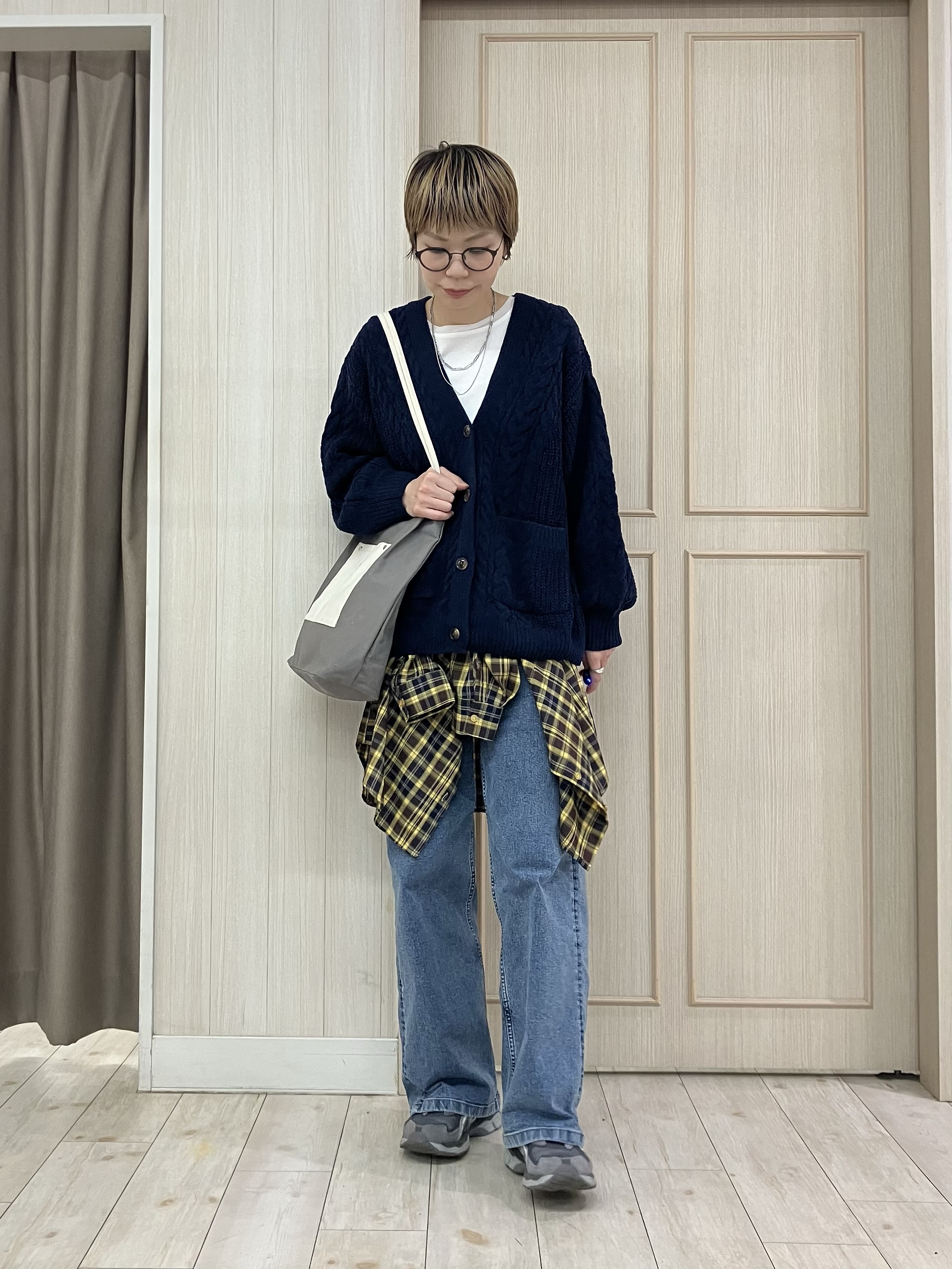 Turnerさんの「SHOO･LA･RUE｜【洗濯機可】もこもちモールケーブル Vネックカーディガン」を使ったコーディネート
