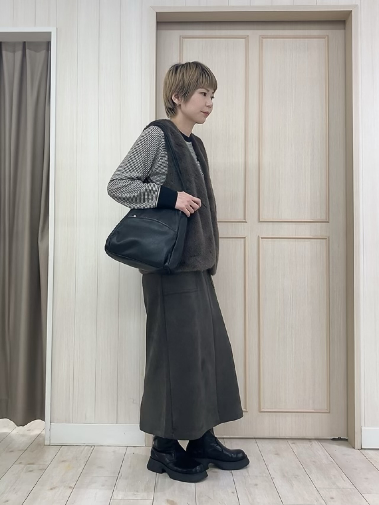 Turnerさんの「SHOO･LA･RUE｜重ねるだけでこなれコーデに ふわふわフェイクファーベスト」を使ったコーディネート