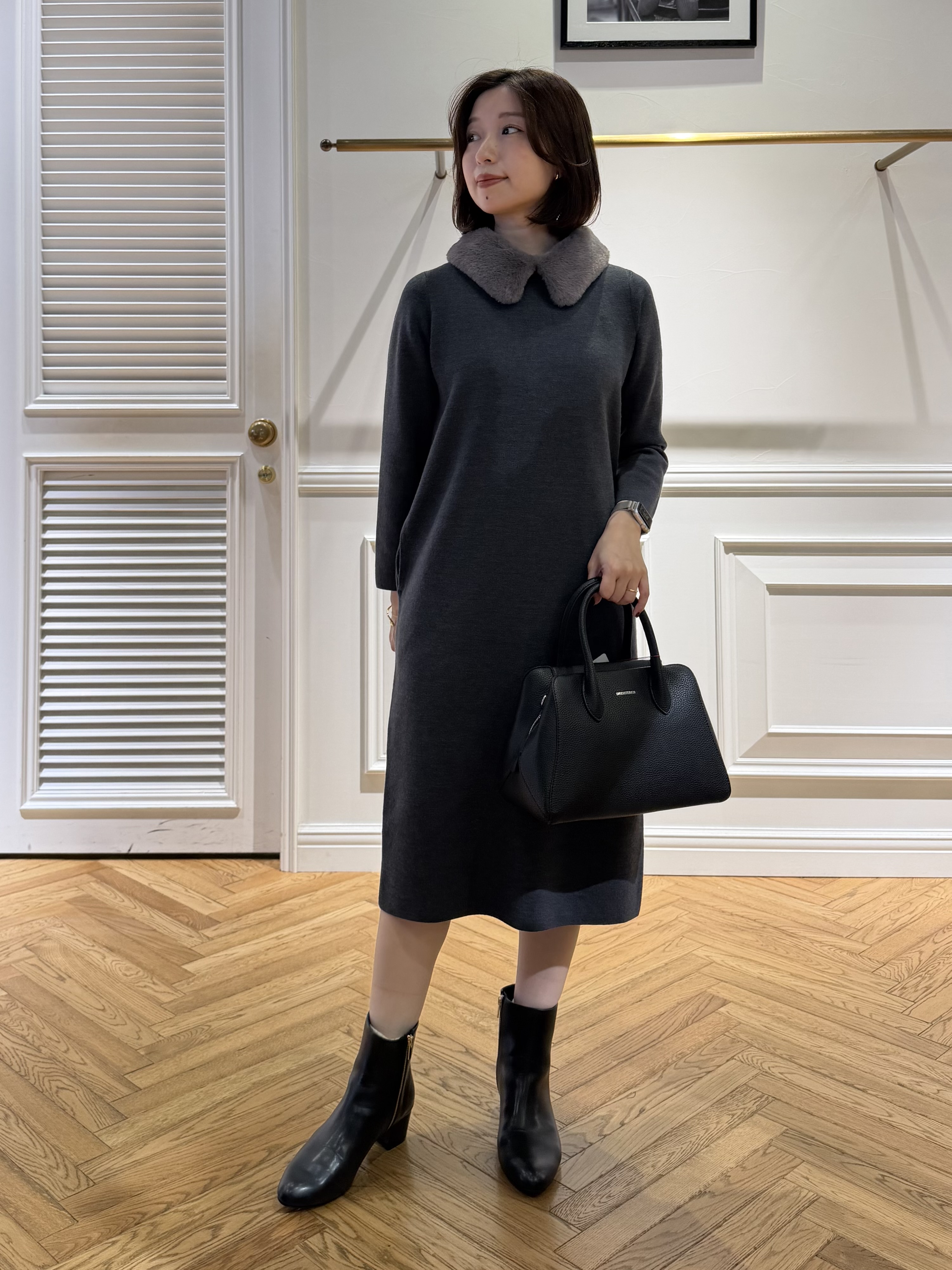 つじ まこさんの「DRESSTERIOR｜ファーカラーニットワンピース」を使ったコーディネート