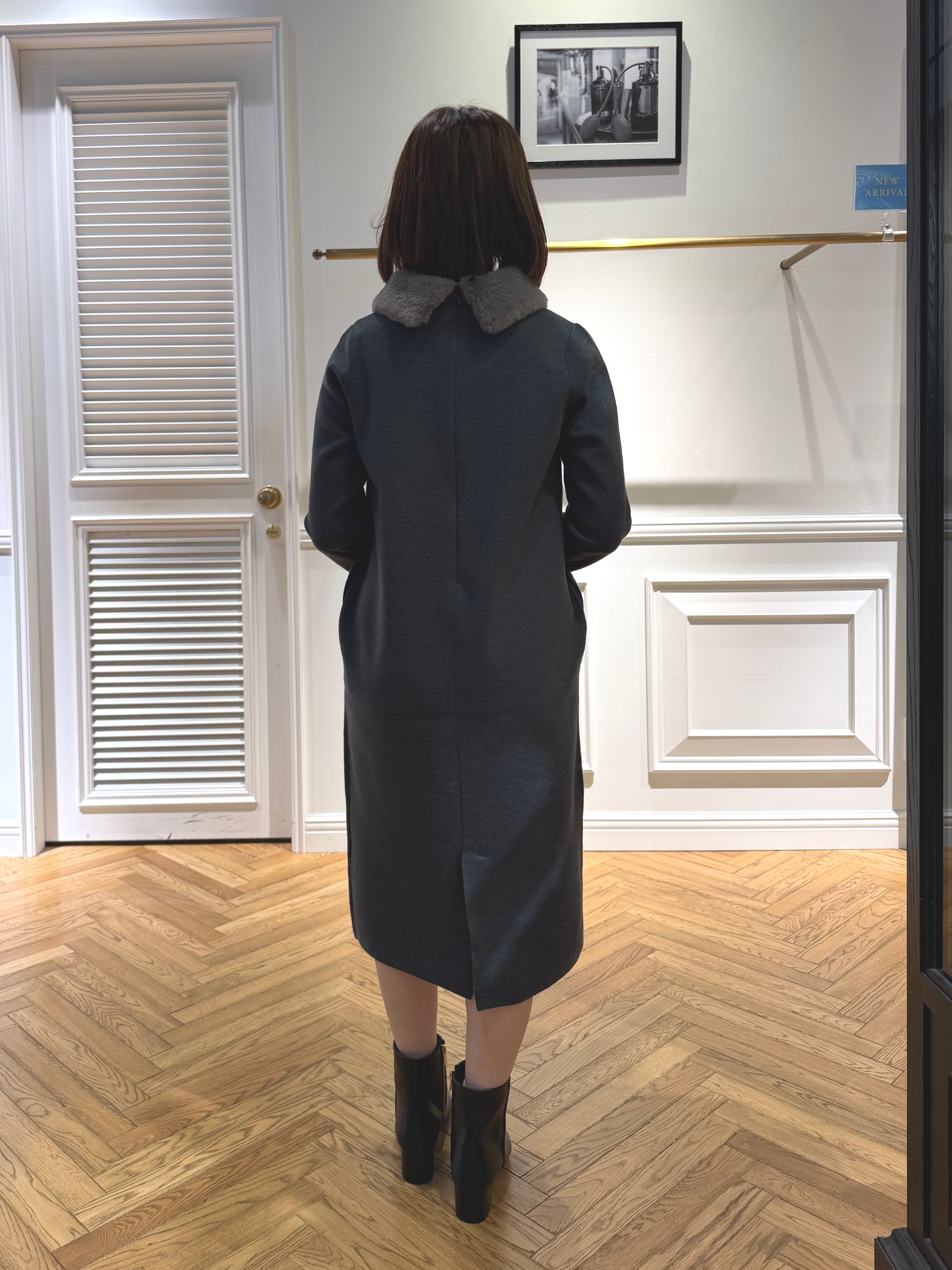 つじ まこさんの「DRESSTERIOR｜ファーカラーニットワンピース」を使ったコーディネート
