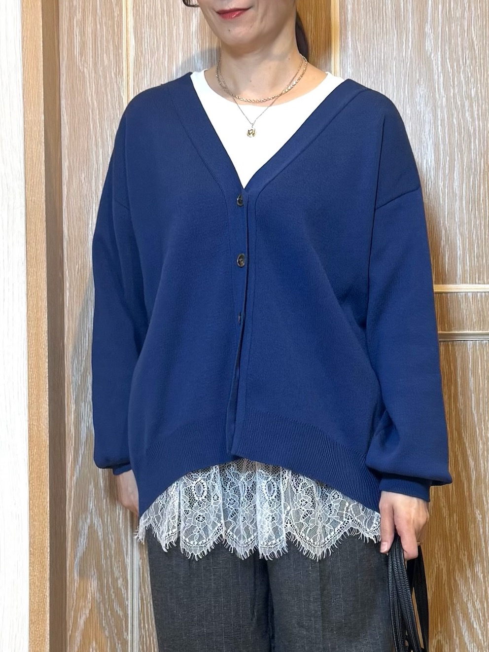 KAORIさんの「SHOO･LA･RUE｜【毛玉になりにくい/S-LL/洗濯機可/体型カバー】Vネックゆったりカーディガン」を使ったコーディネート