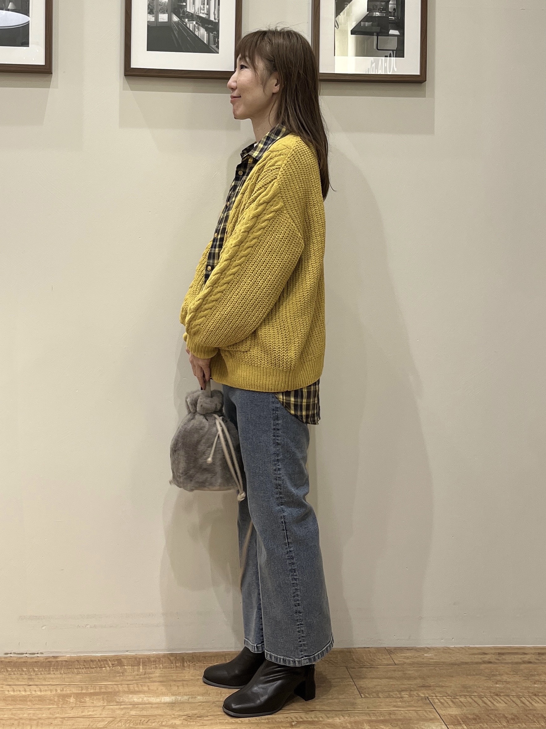 まつみさんの「SHOO･LA･RUE｜【洗濯機可】もこもちモールケーブル Vネックカーディガン」を使ったコーディネート